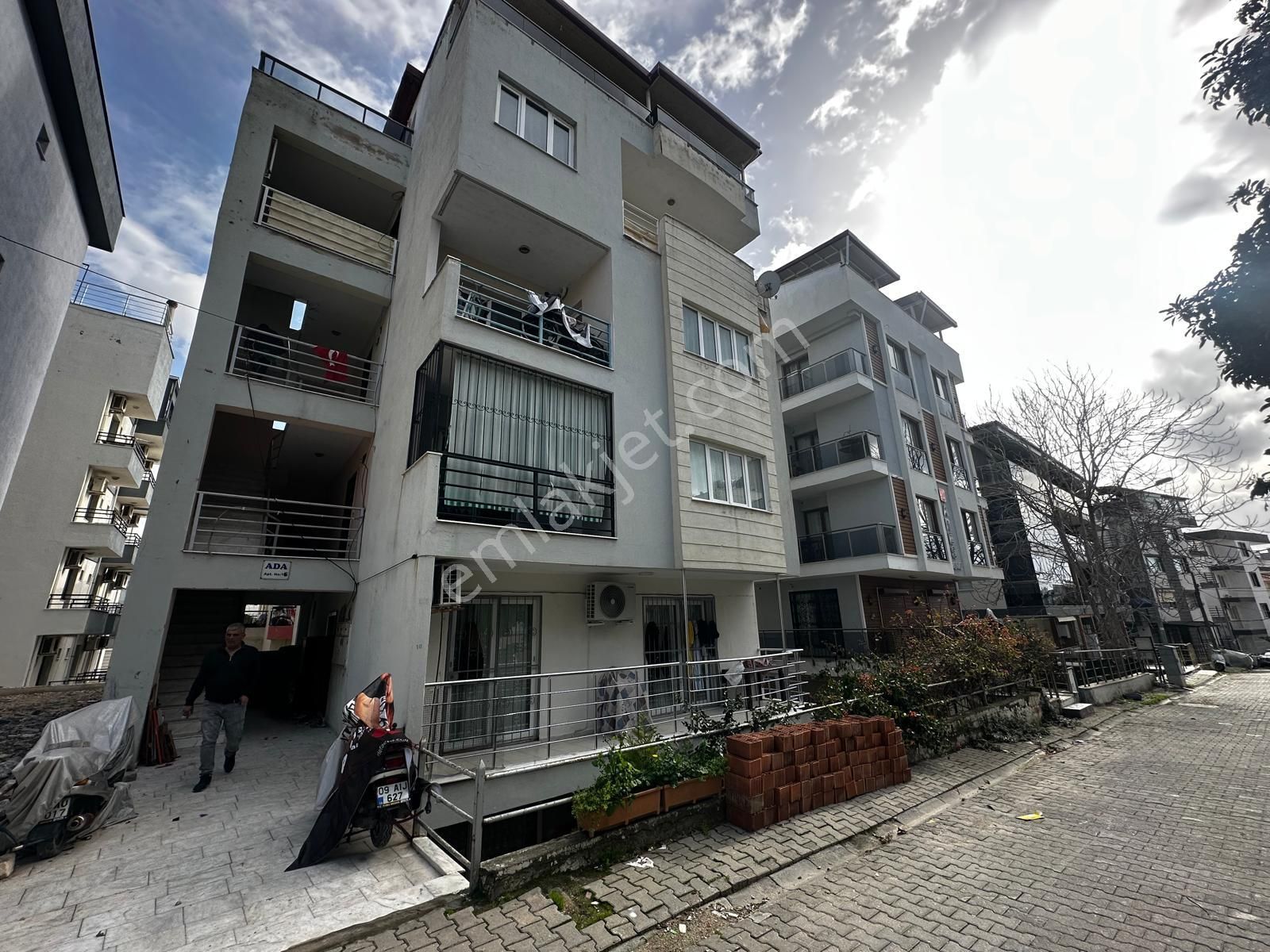 Kuşadası Hacıfeyzullah 3. Kat 3+1 Çatı Dubleks