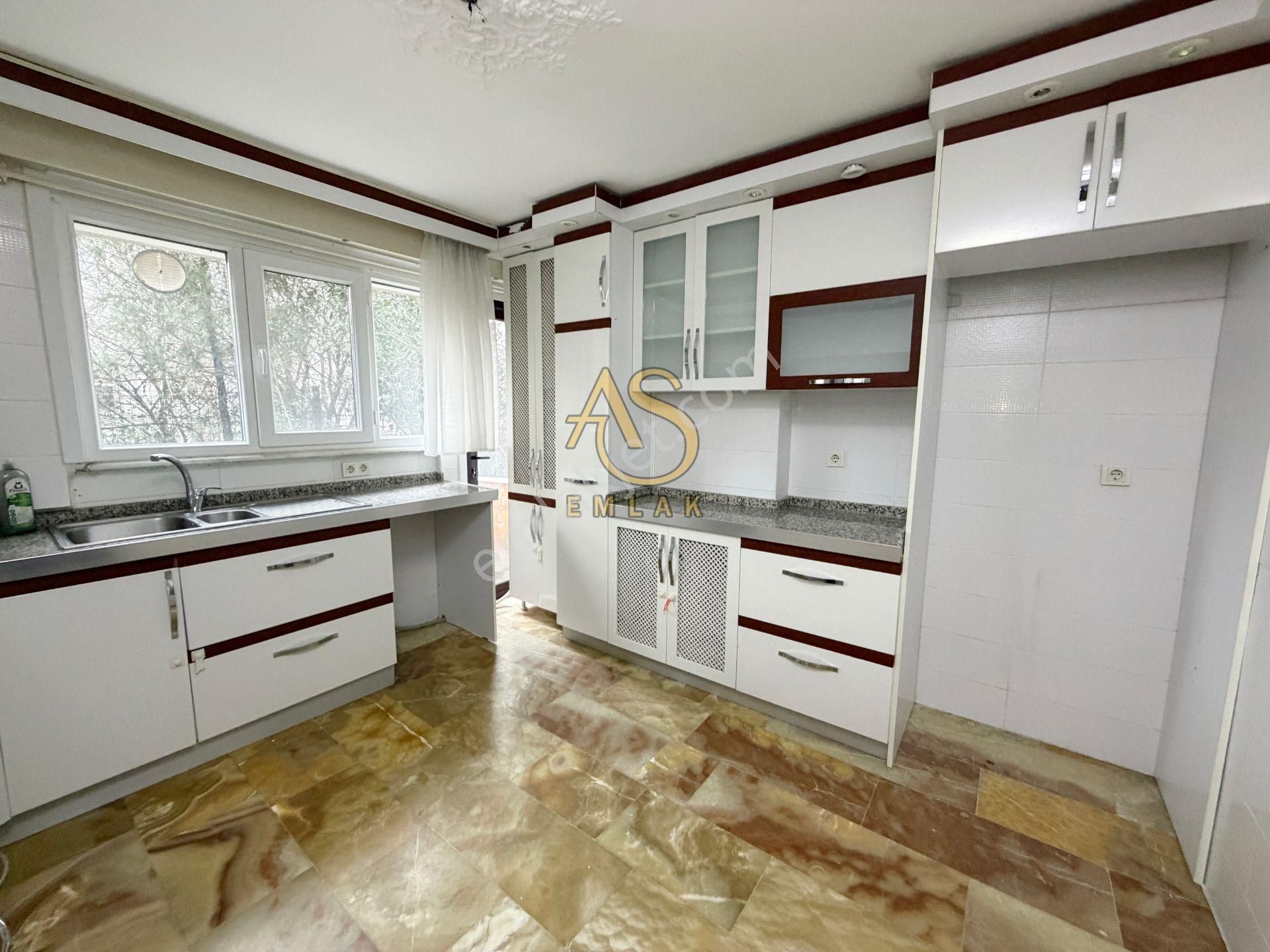 As Emlaktan 3+1 Sultantepe'de Sahile Yakın Otoparklı 132m2 Daire - Görsel 12
