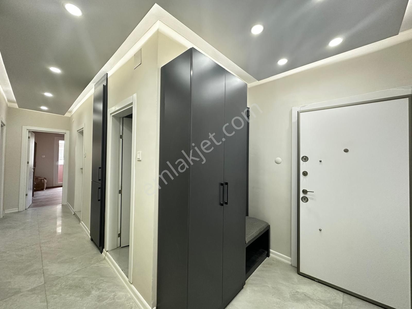 Kuşadası Merkezde Deniz Bank Bölgesi 2+1 Full Tadilatlı Daire Asansörlü - Görsel 2
