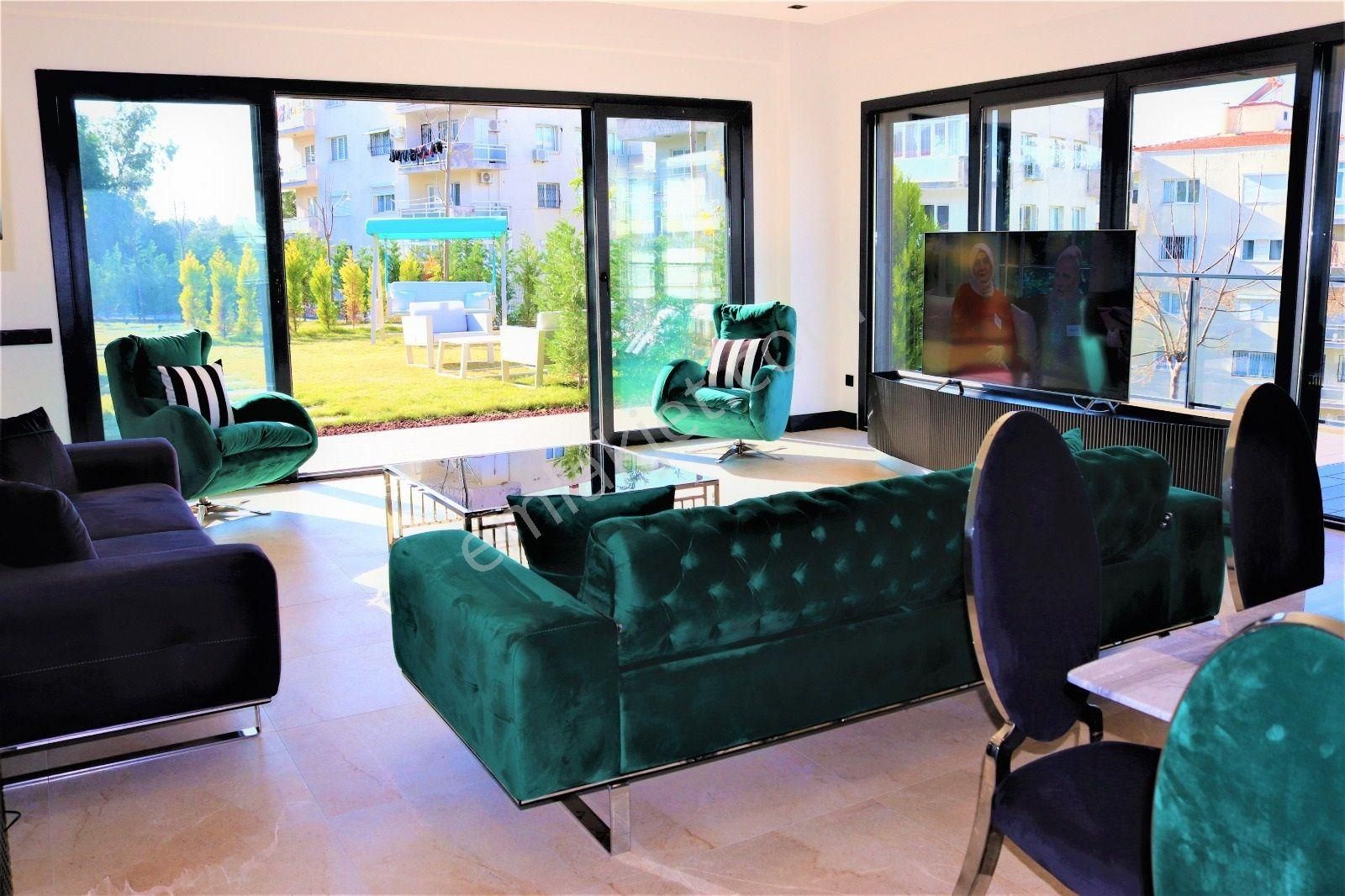 Kuşadası Marinada Geniş Bahçe Kullanımına Sahip Havuzlu Sitede - Görsel 9