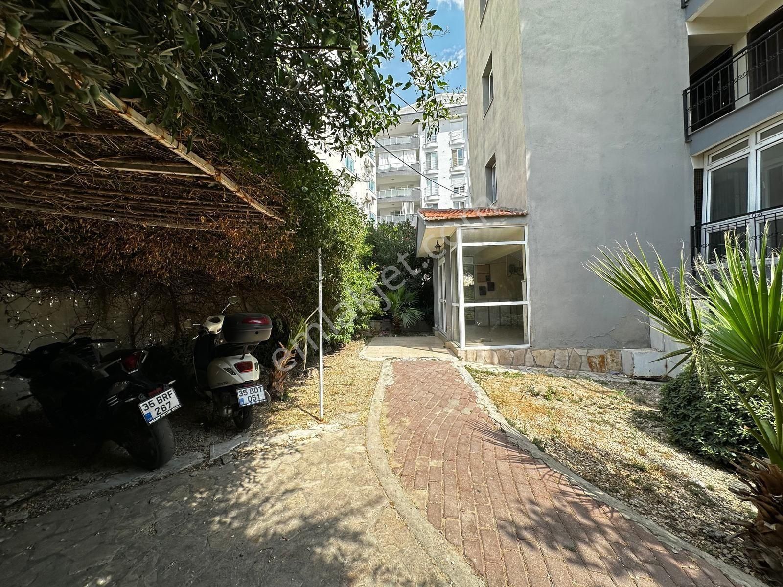 Kuşadası Marinada Deniz Manzaralı 3+1 Çatı Dubleks - Görsel 27