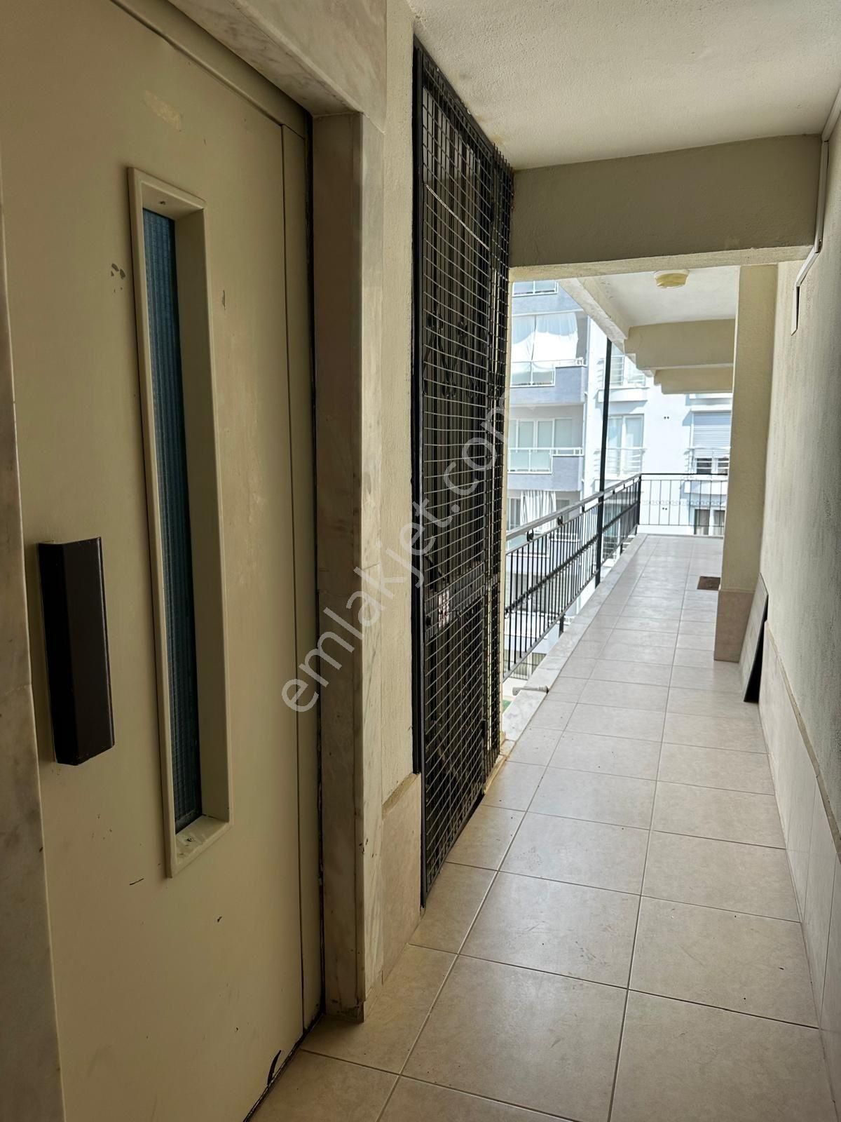 Kuşadası Marinada Deniz Manzaralı 3+1 Çatı Dubleks - Görsel 24