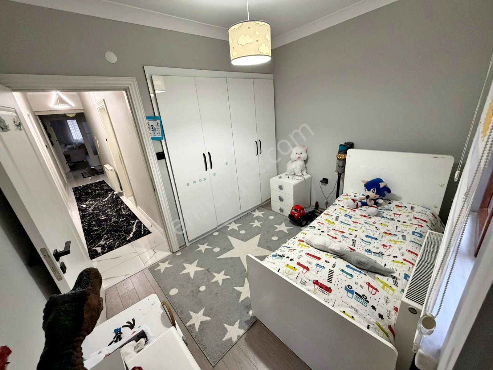 Relax'tan Ayvalı Cd. Üzeri Ful Yapılı Ferah 1.katta 4+1 - Görsel 11