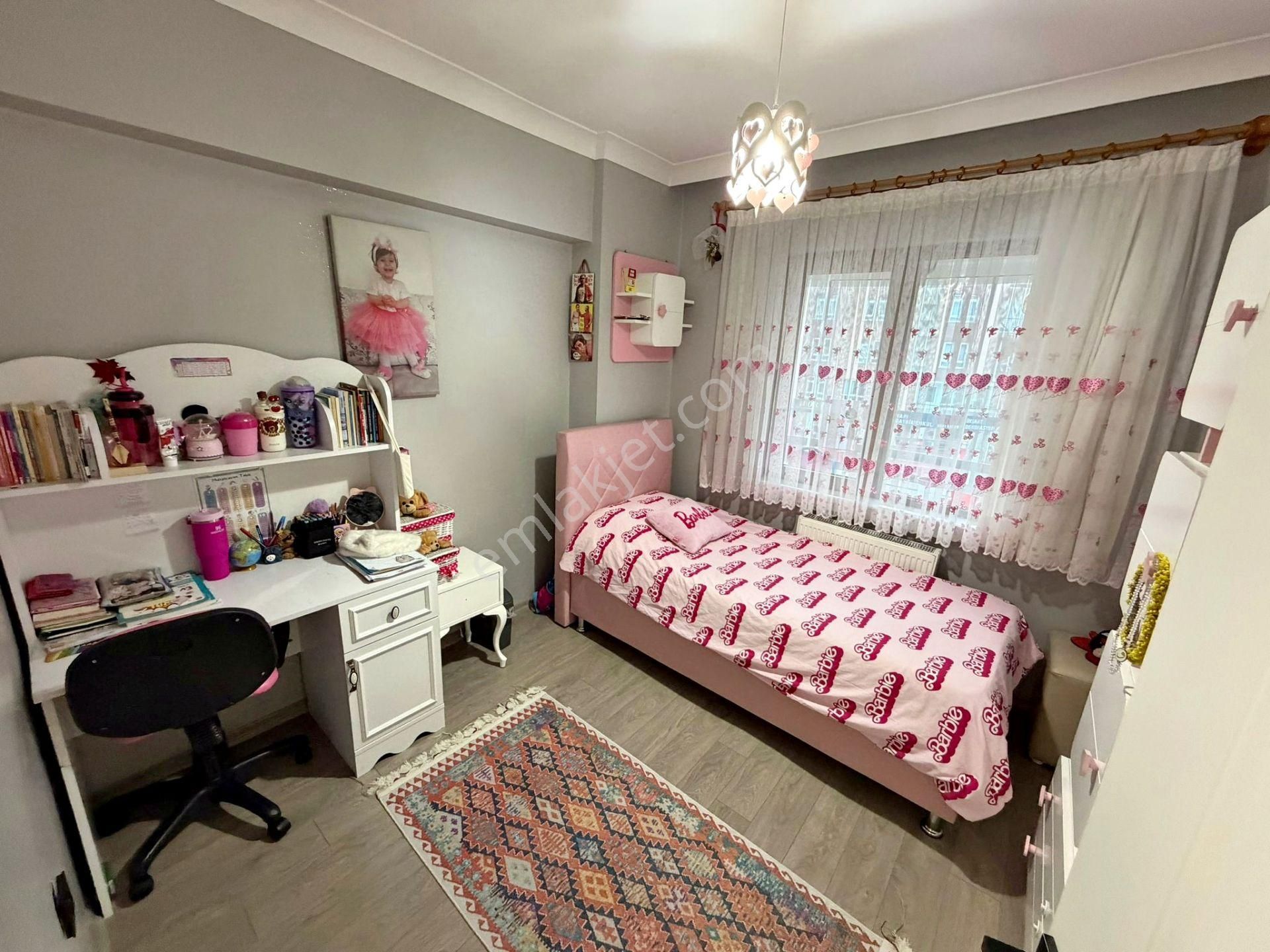 Relax'tan Ayvalı Cd. Üzeri Ful Yapılı Ferah 1.katta 4+1 - Görsel 5