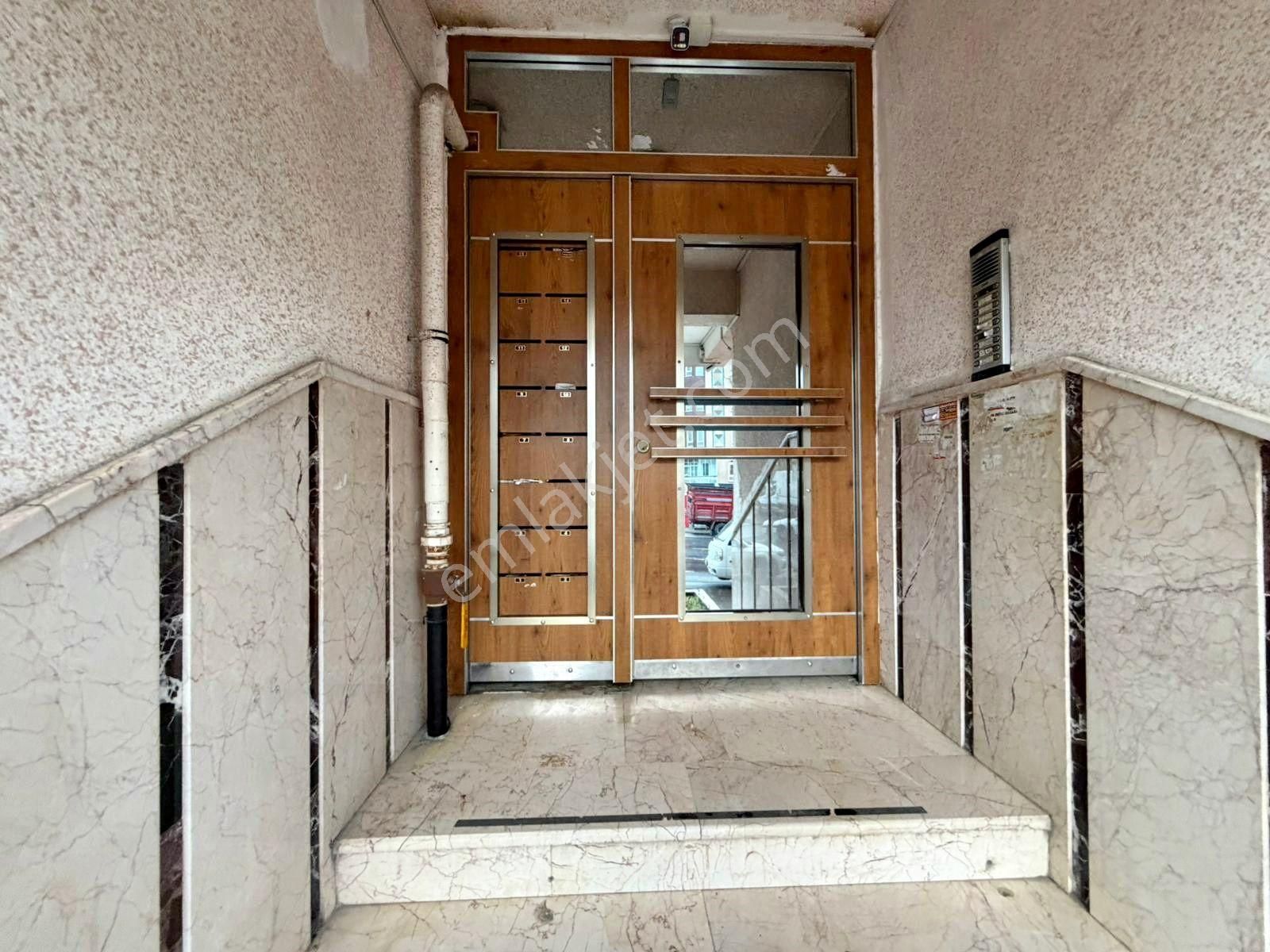 Relax'tan Ayvalı Cd. Üzeri Ful Yapılı Ferah 1.katta 4+1 - Görsel 13