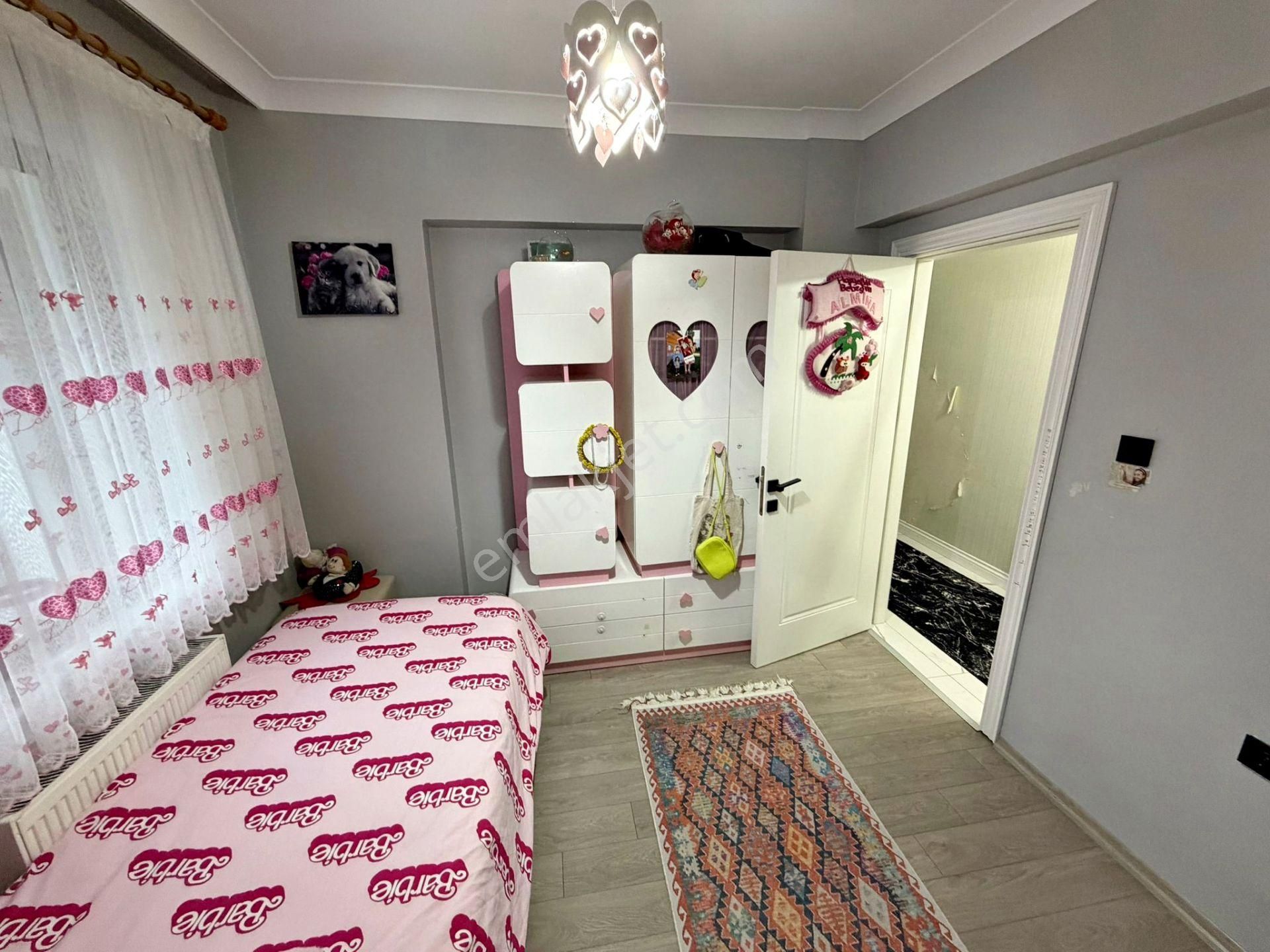 Relax'tan Ayvalı Cd. Üzeri Ful Yapılı Ferah 1.katta 4+1 - Görsel 17