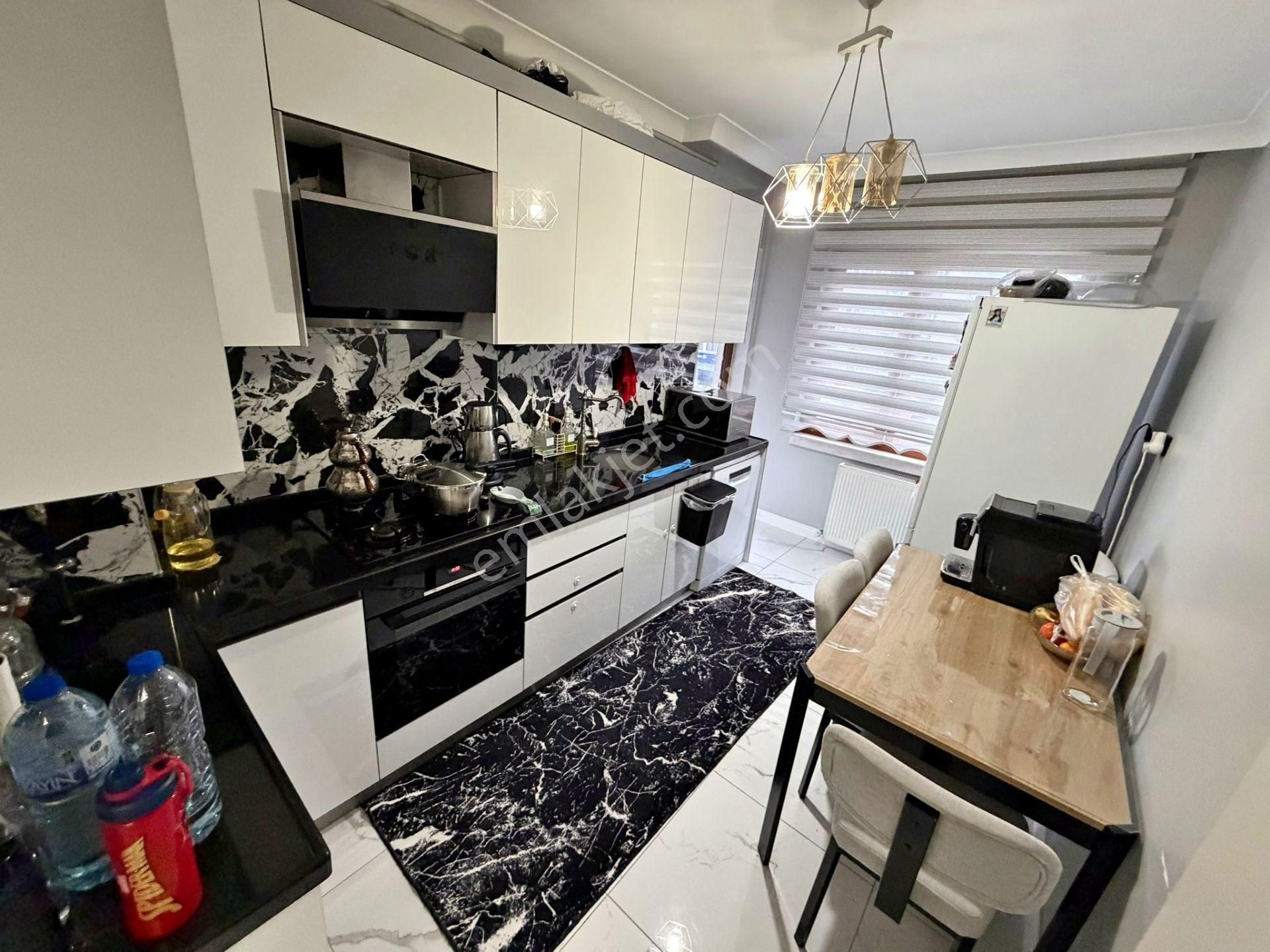 Relax'tan Ayvalı Cd. Üzeri Ful Yapılı Ferah 1.katta 4+1 - Görsel 12