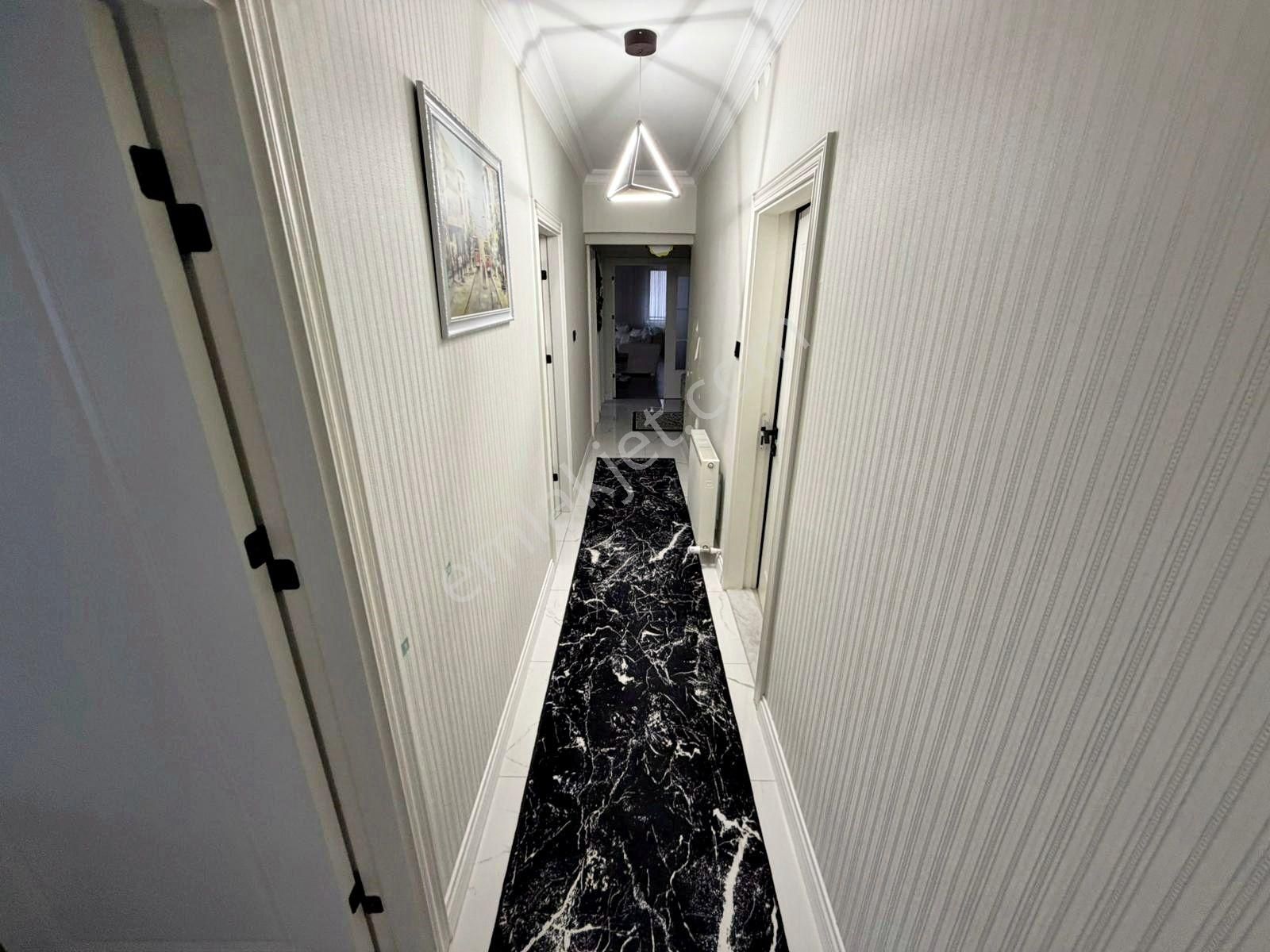 Relax'tan Ayvalı Cd. Üzeri Ful Yapılı Ferah 1.katta 4+1 - Görsel 2