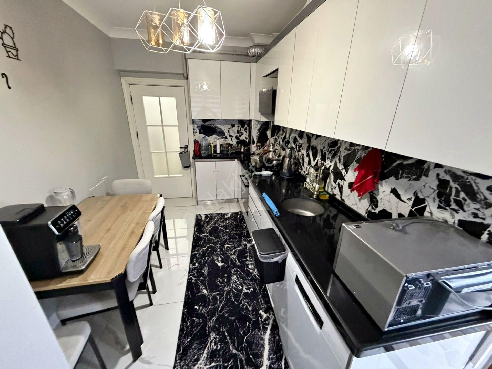 Relax'tan Ayvalı Cd. Üzeri Ful Yapılı Ferah 1.katta 4+1 - Görsel 9