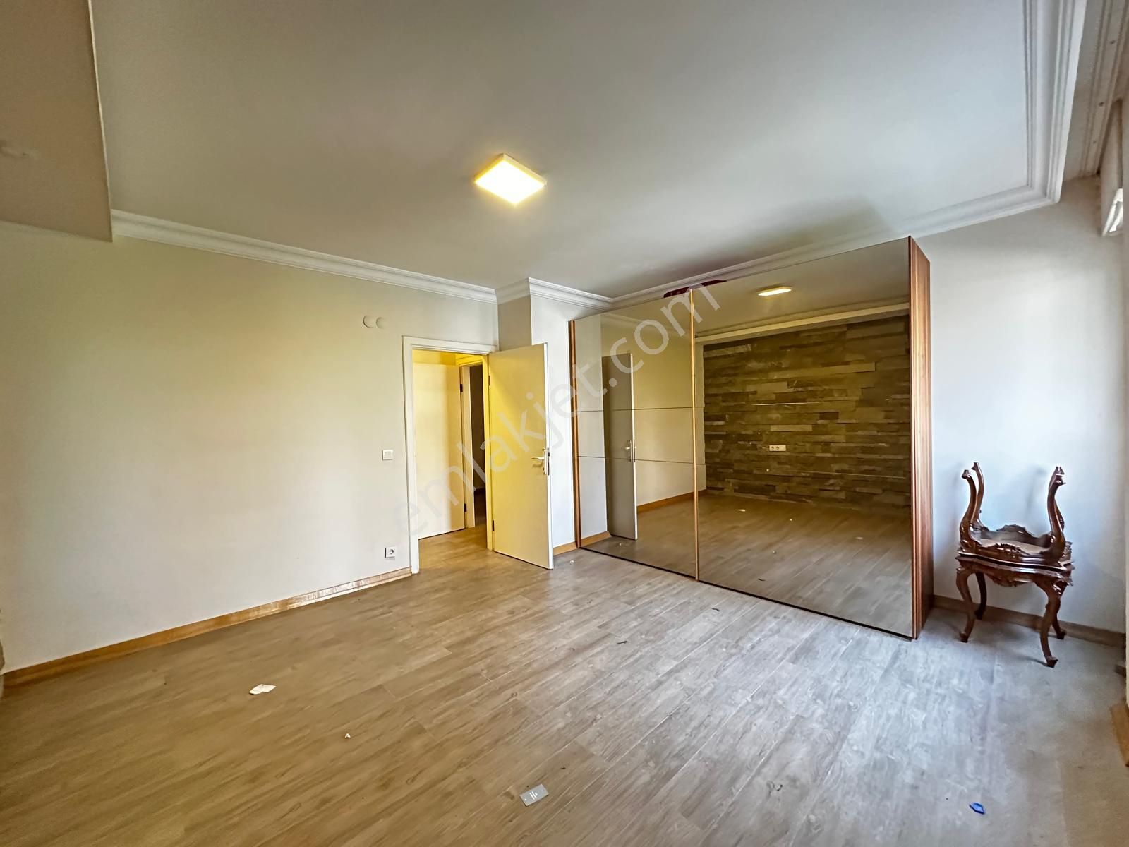 Kuşadası Marinada Denize İlk Sıra 24 Saat Güvenlikli Havuzlu Sitede - Görsel 8