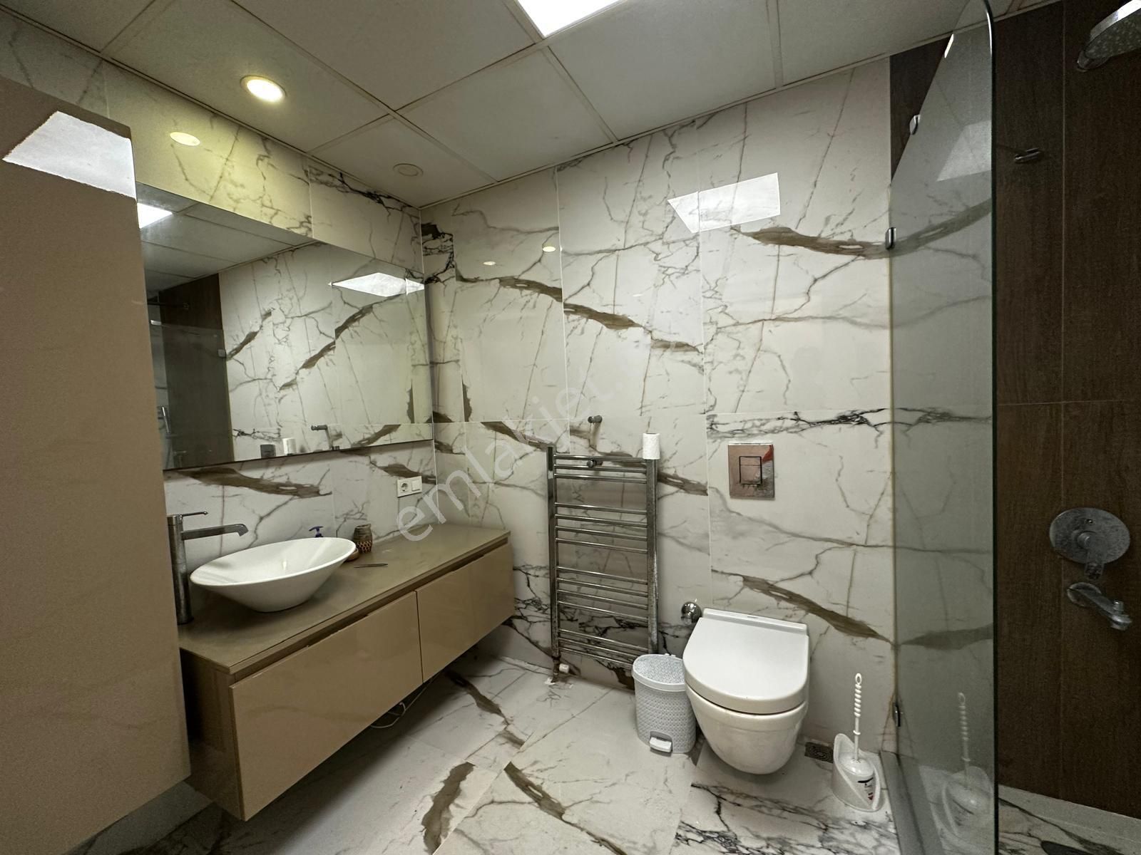 Kuşadası Marinada Denize İlk Sıra 24 Saat Güvenlikli Havuzlu Sitede - Görsel 24