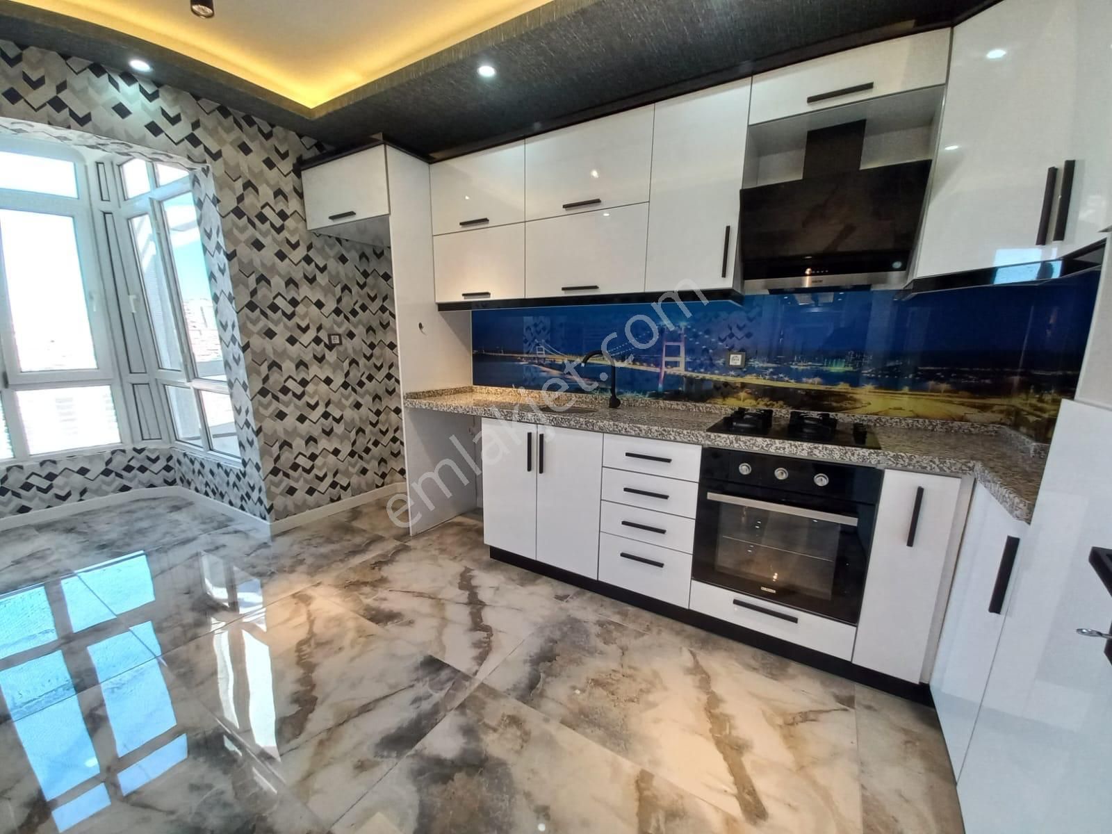 Bilgen Vatan'dan Şenlik Mahallesi Site İçerisinde Megalüks Yapılı Manzaralı Metro Yanı 3+1 Satılık - Görsel 2