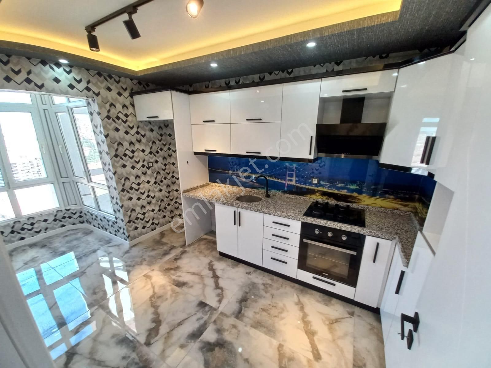 Bilgen Vatan'dan Şenlik Mahallesi Site İçerisinde Megalüks Yapılı Manzaralı Metro Yanı 3+1 Satılık