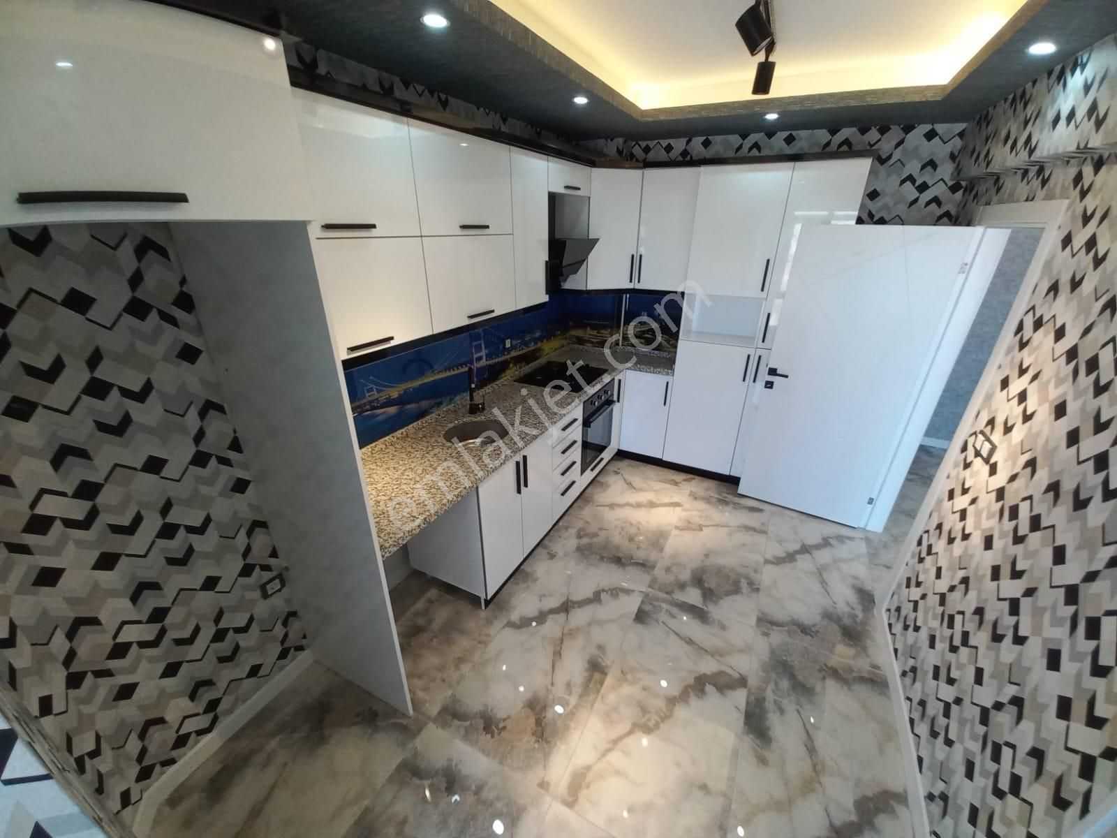 Bilgen Vatan'dan Şenlik Mahallesi Site İçerisinde Megalüks Yapılı Manzaralı Metro Yanı 3+1 Satılık - Görsel 4