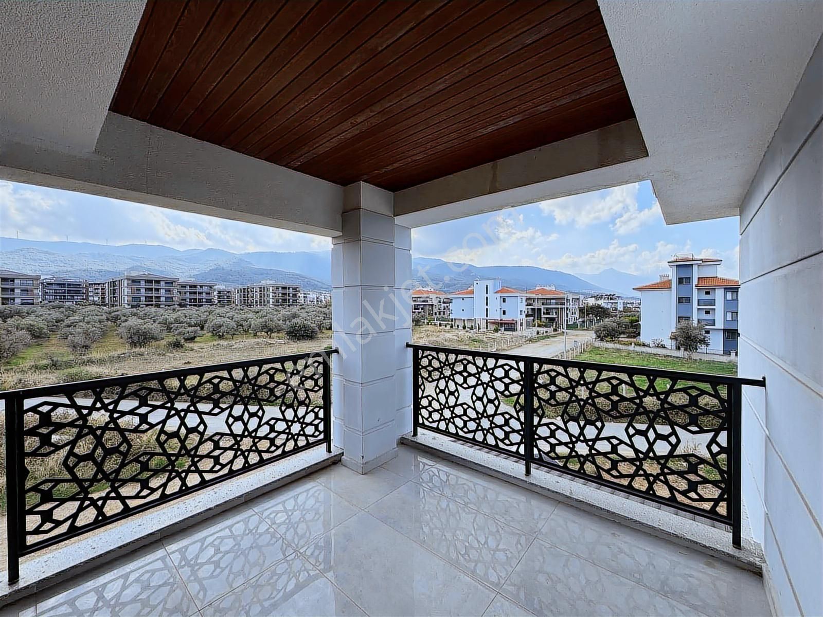 Kuşadası Davutlar'da Tek Müstakil Havuzlu Satılık 3+1 Villa - Görsel 12