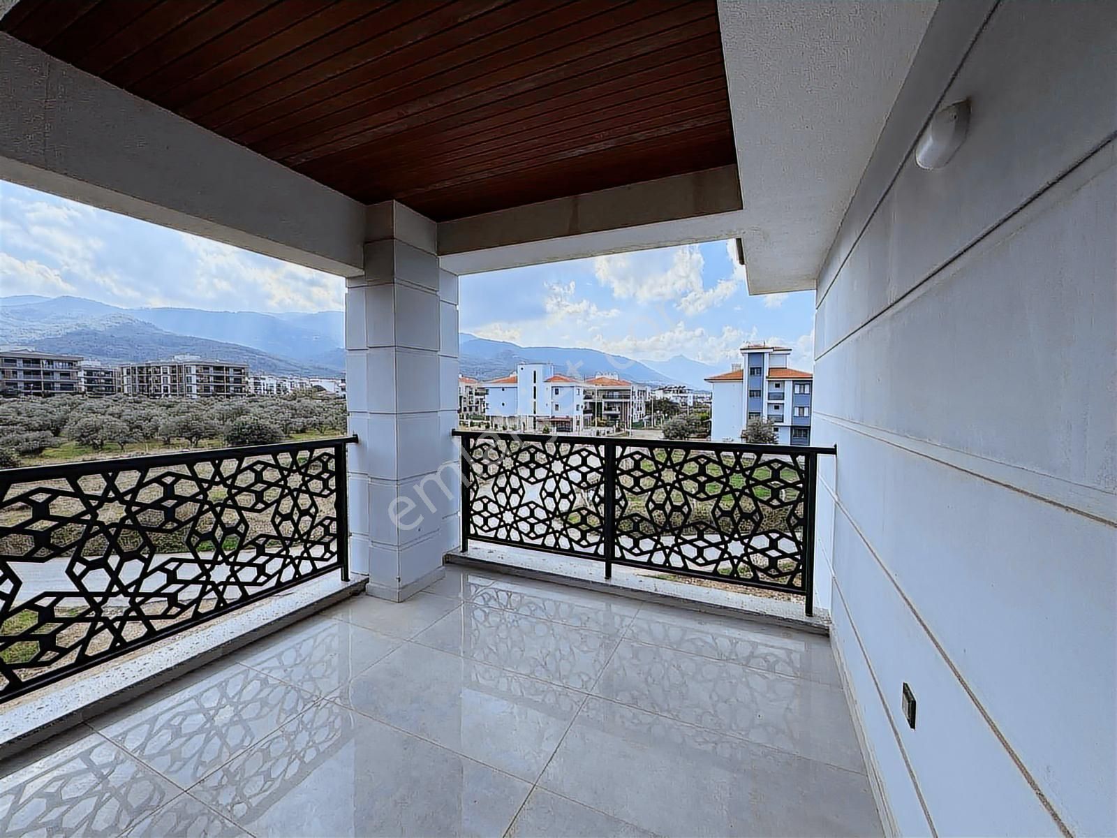 Kuşadası Davutlar'da Tek Müstakil Havuzlu Satılık 3+1 Villa - Görsel 32