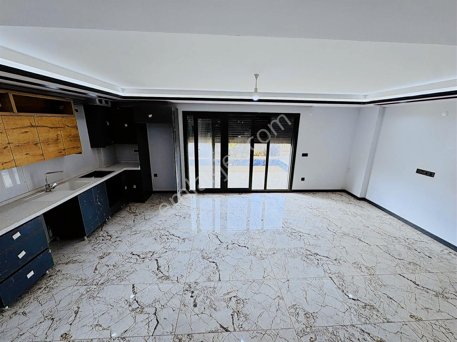 Kuşadası Davutlar'da Tek Müstakil Havuzlu Satılık 3+1 Villa - Görsel 24
