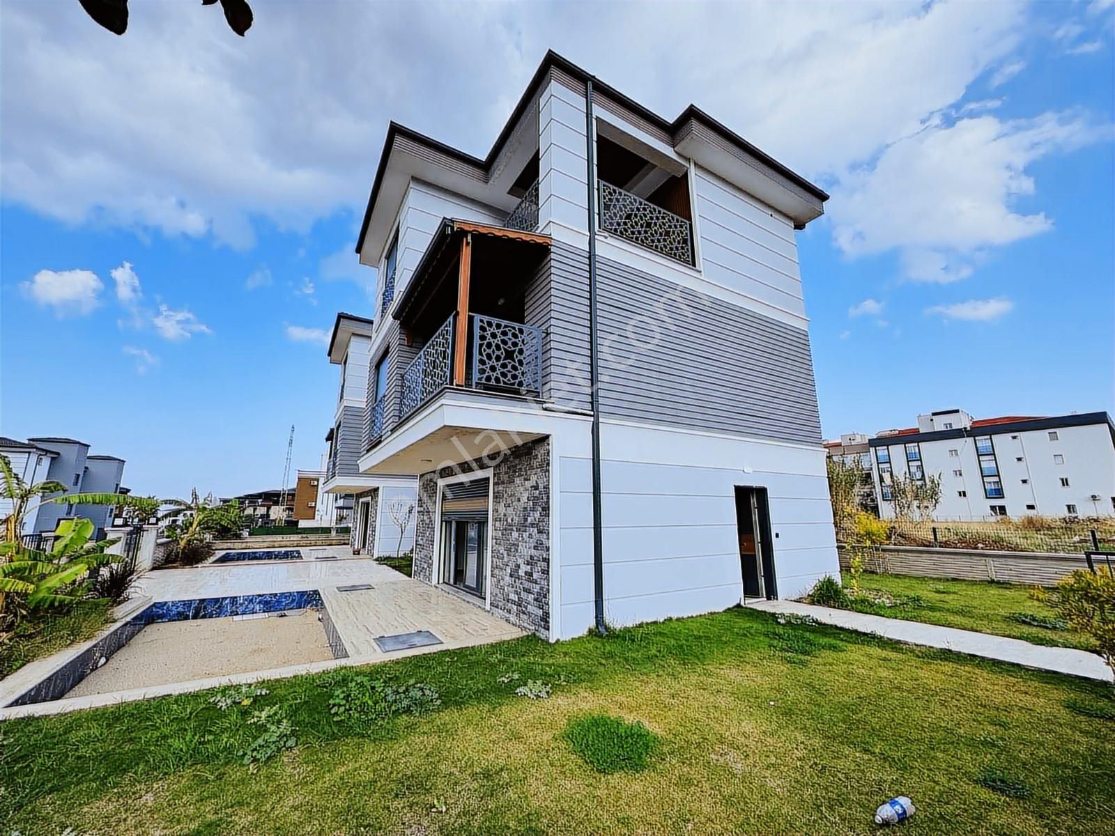 Kuşadası Davutlar'da Tek Müstakil Havuzlu Satılık 3+1 Villa - Görsel 34