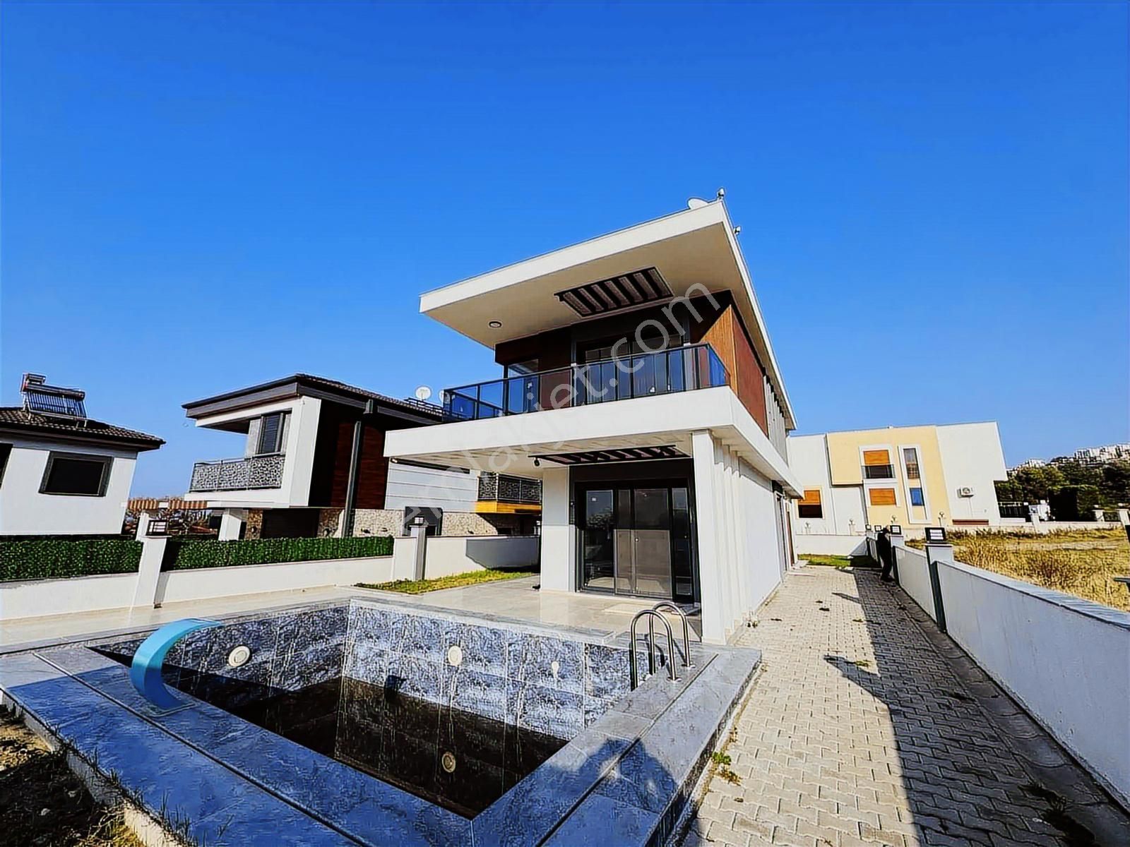 Kuşadası'nda 380m2 Arsa İçinde Tam Müstakil Bağımsız 4+1 Villa