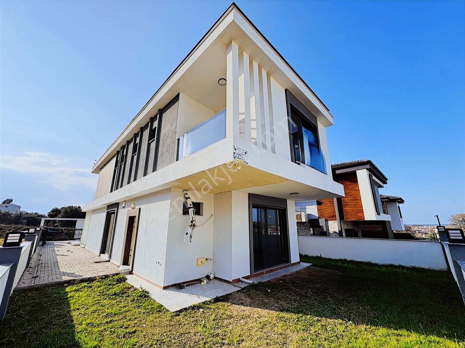 Kuşadası'nda 380m2 Arsa İçinde Tam Müstakil Bağımsız 4+1 Villa - Görsel 2