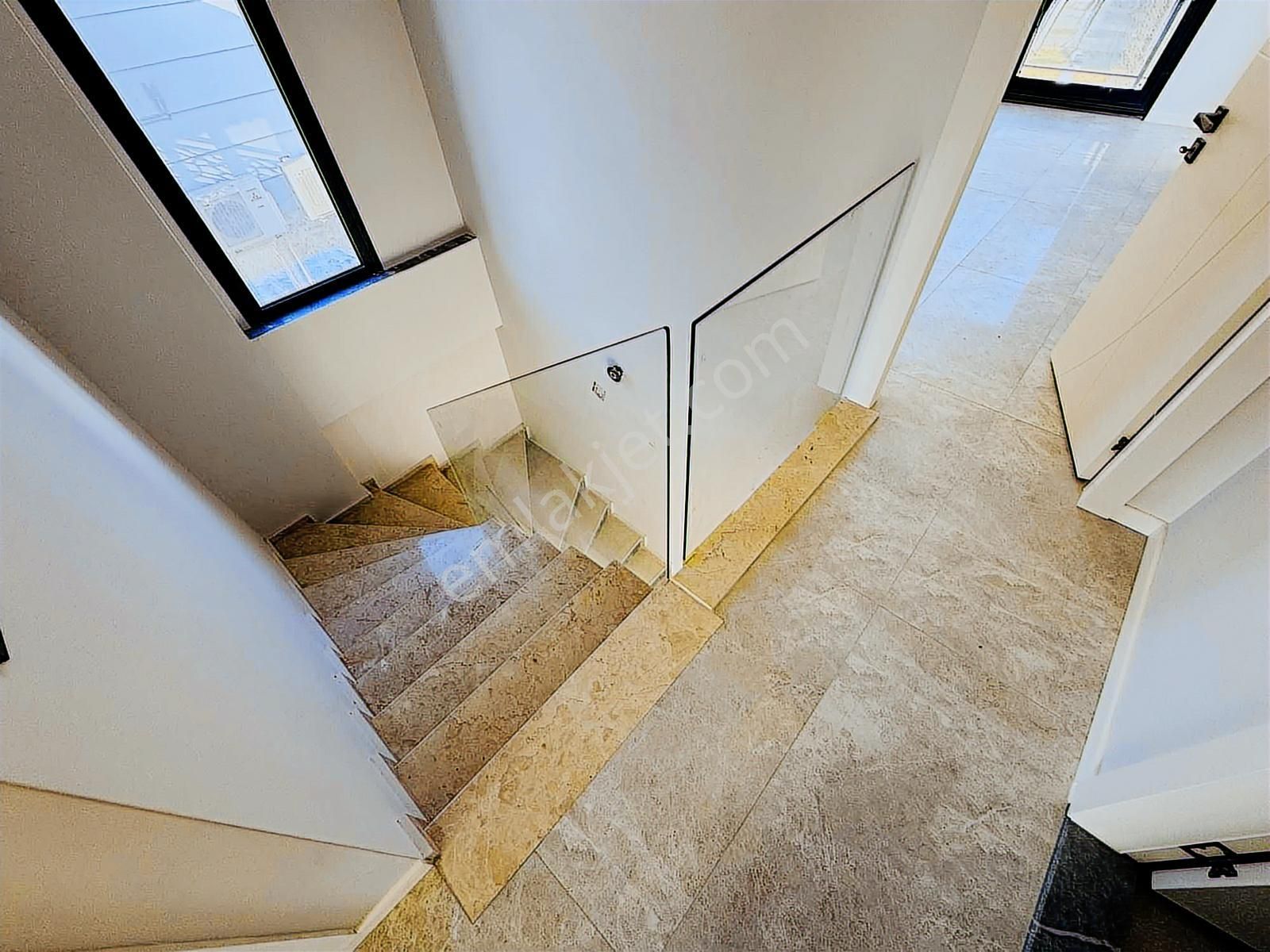 Kuşadası'nda 380m2 Arsa İçinde Tam Müstakil Bağımsız 4+1 Villa - Görsel 9