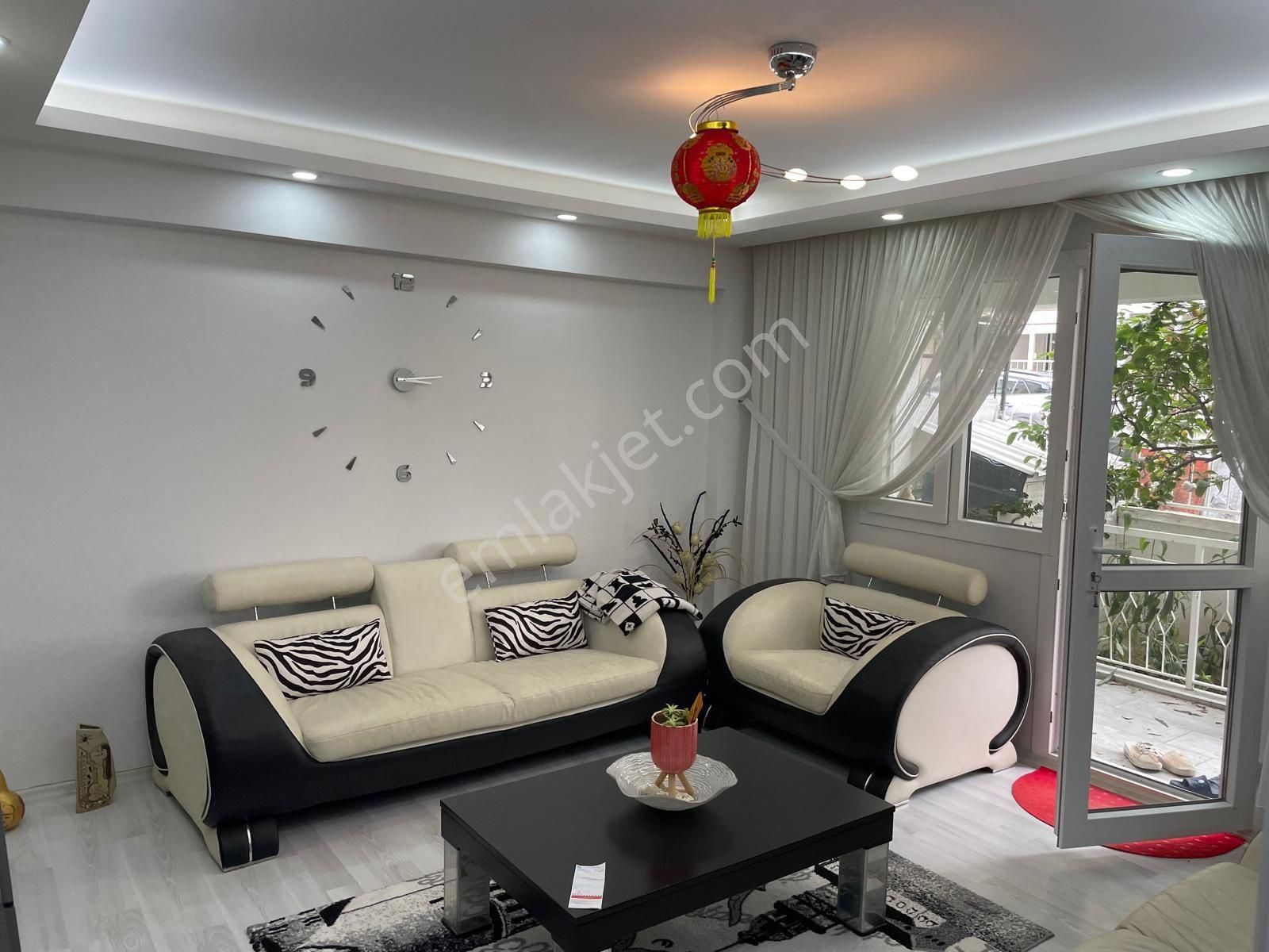 Balçovada 2+1 Yüksek Zemin Ful Tadilatlı Verandalı