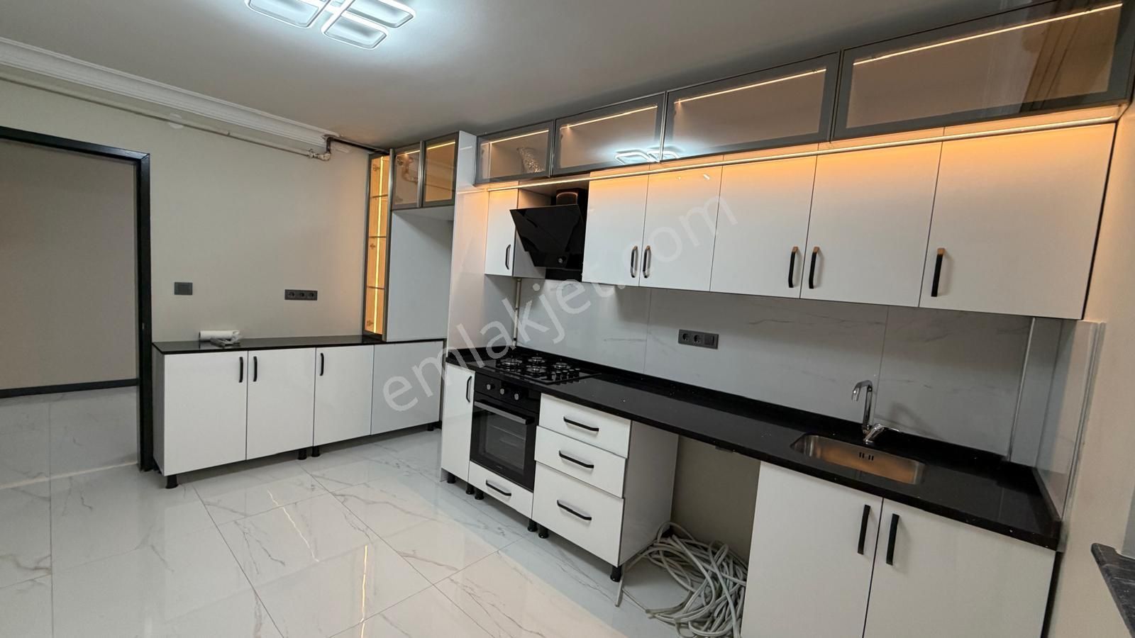 Atanora Vadi'den Dikmende 2 Banyolu Kapalı Garajlı Lüks Yapılı Boş 4+1 - Görsel 10