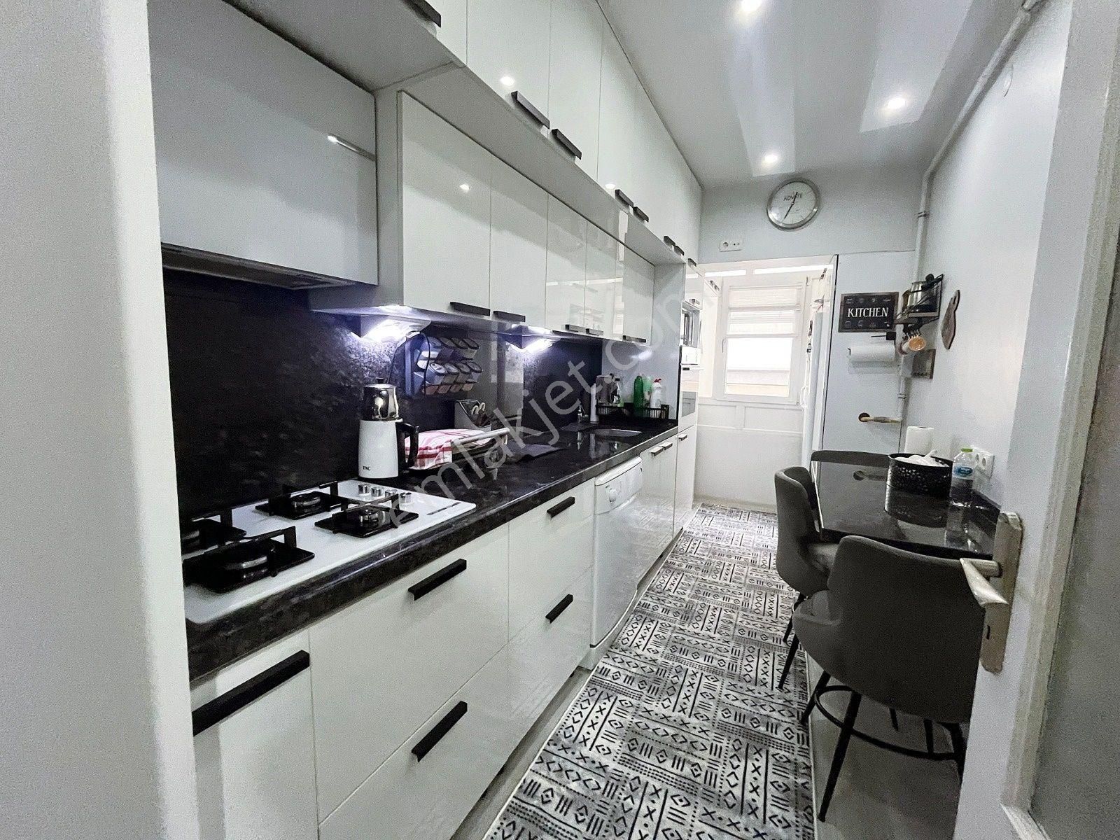 Demetevlerde Metroya Yürüme Mesafesinde Ful Yapılı İskanlı 3+1