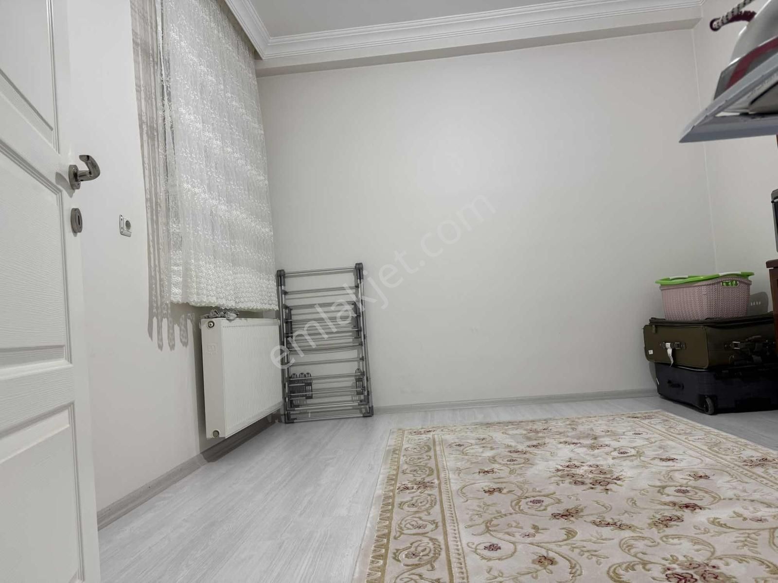 Özgür Emlaktan İçi Özel Yapılmış İki Cephe Daire - Görsel 13