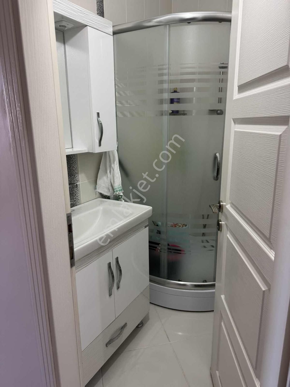 Özgür Emlaktan İçi Özel Yapılmış İki Cephe Daire - Görsel 17