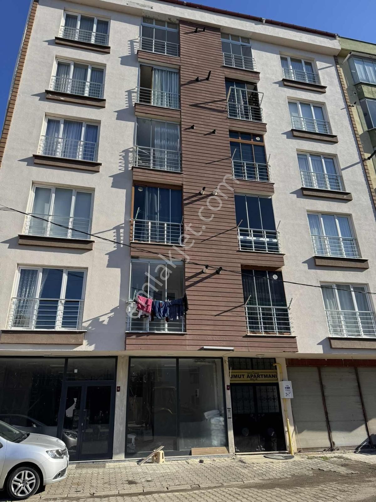 Özgür Emlaktan İçi Özel Yapılmış İki Cephe Daire - Görsel 11