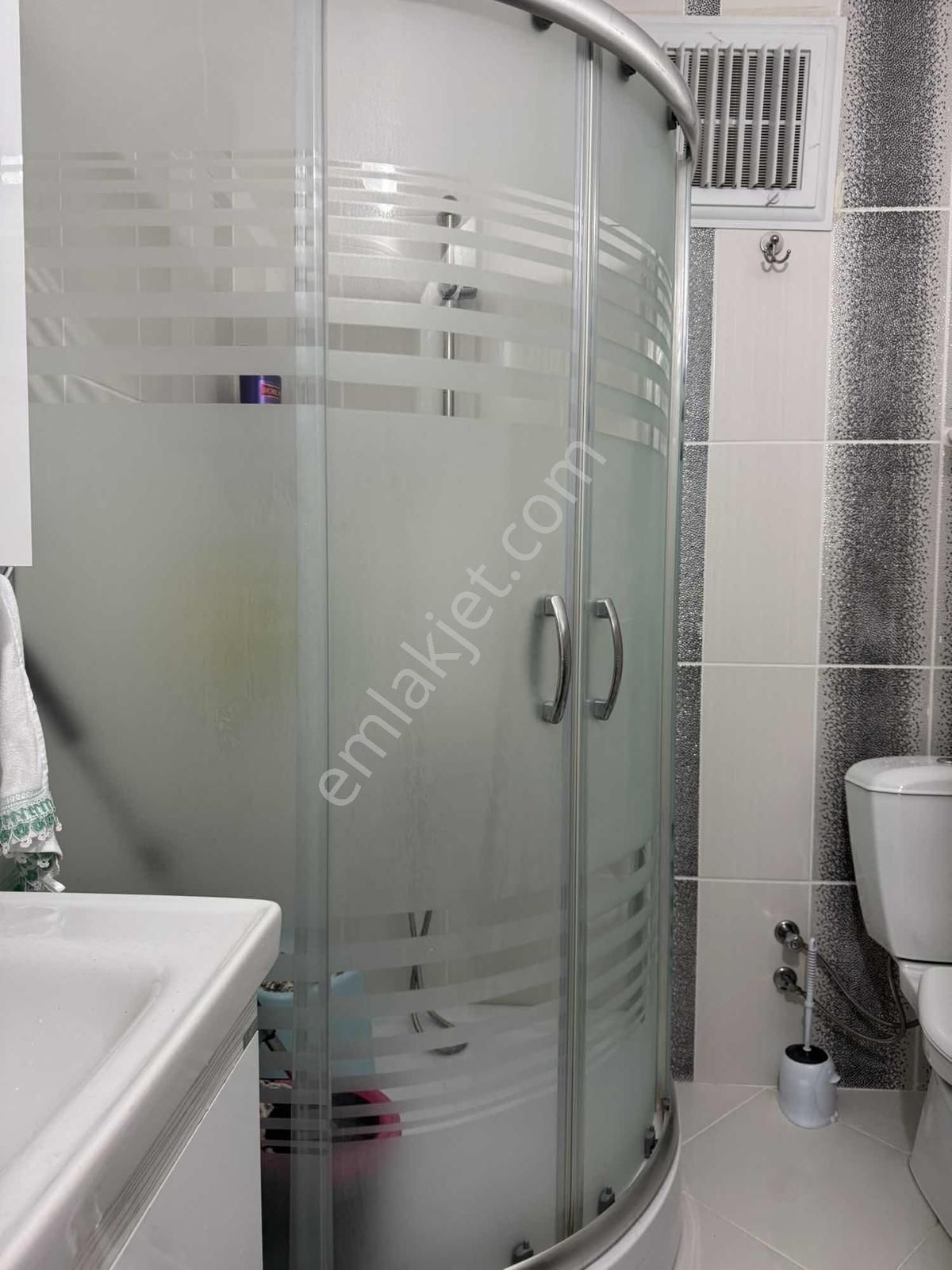 Özgür Emlaktan İçi Özel Yapılmış İki Cephe Daire - Görsel 16