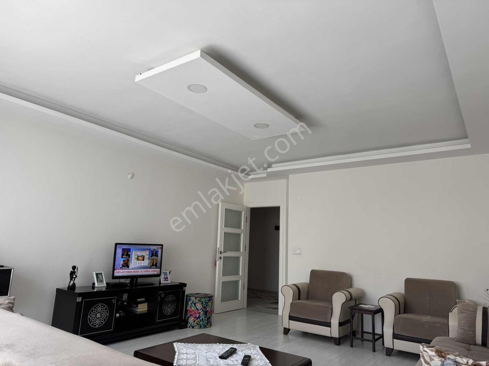 Özgür Emlaktan İçi Özel Yapılmış İki Cephe Daire