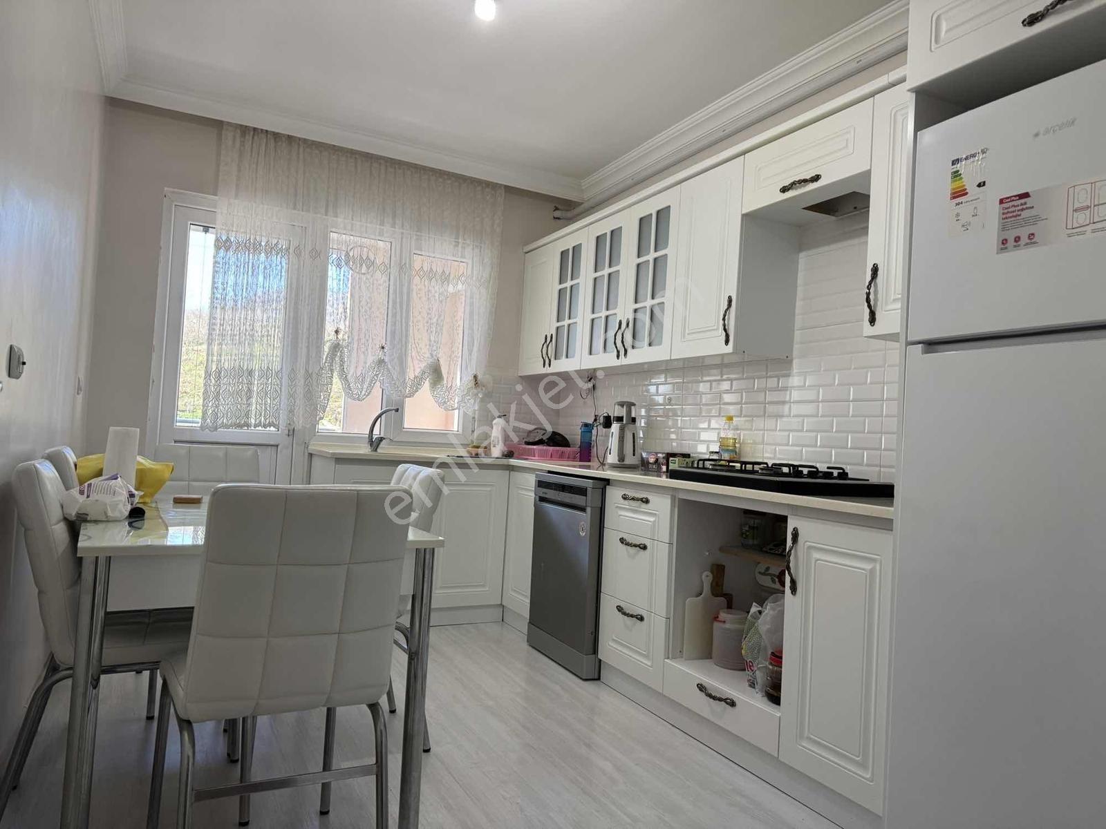 Özgür Emlaktan İçi Özel Yapılmış İki Cephe Daire - Görsel 12