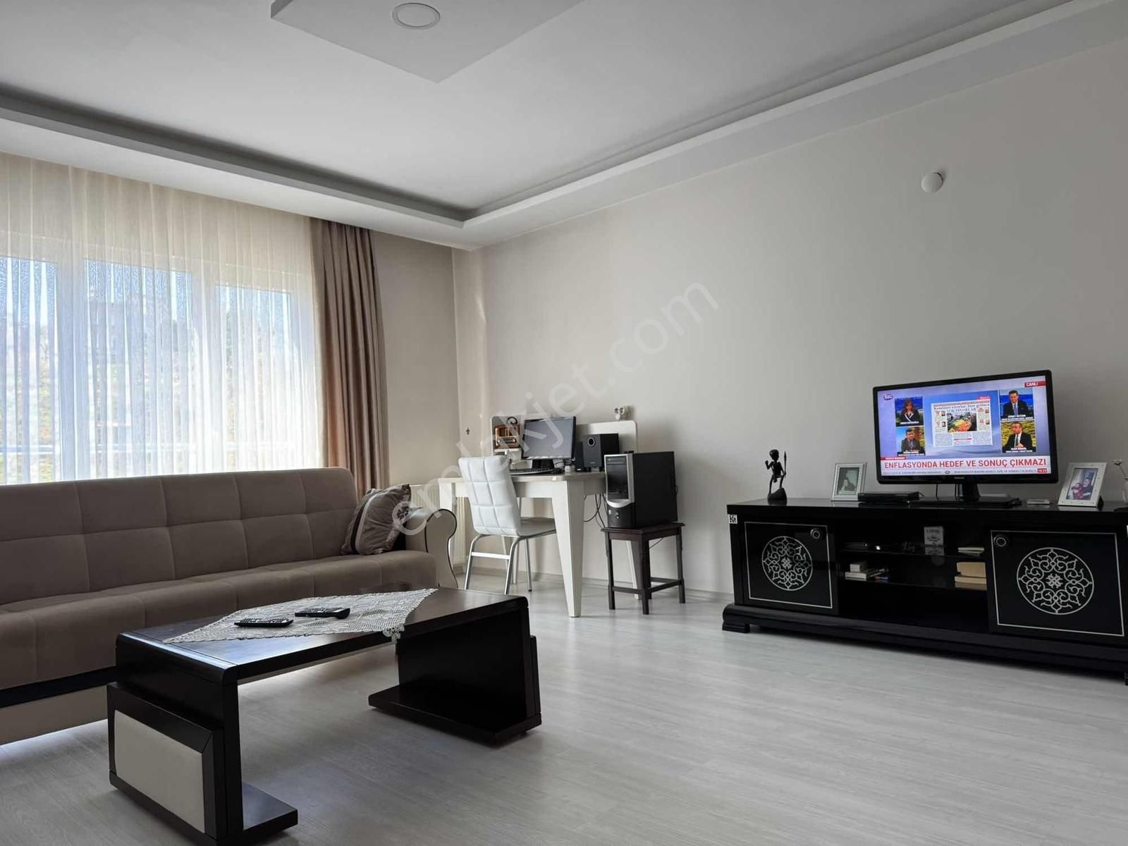 Özgür Emlaktan İçi Özel Yapılmış İki Cephe Daire - Görsel 2