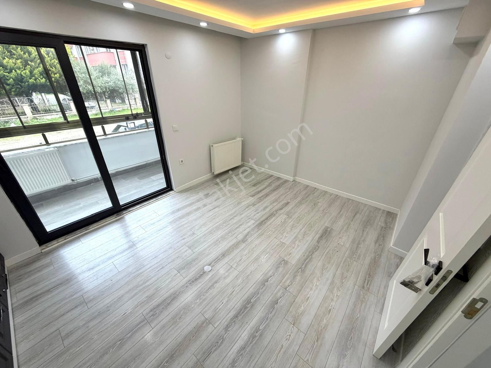 🏡 Referans'tan Altınkum'da Kapalı Otoparklı Ön Cephe Modern Tasarımlı 2+1 Daire - Görsel 29