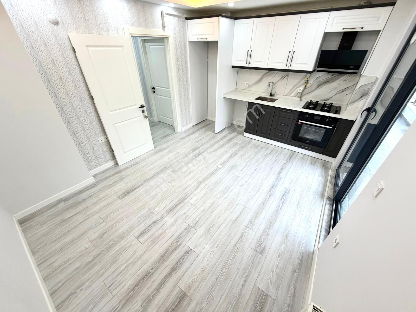 🏡 Referans'tan Altınkum'da Kapalı Otoparklı Ön Cephe Modern Tasarımlı 2+1 Daire - Görsel 9