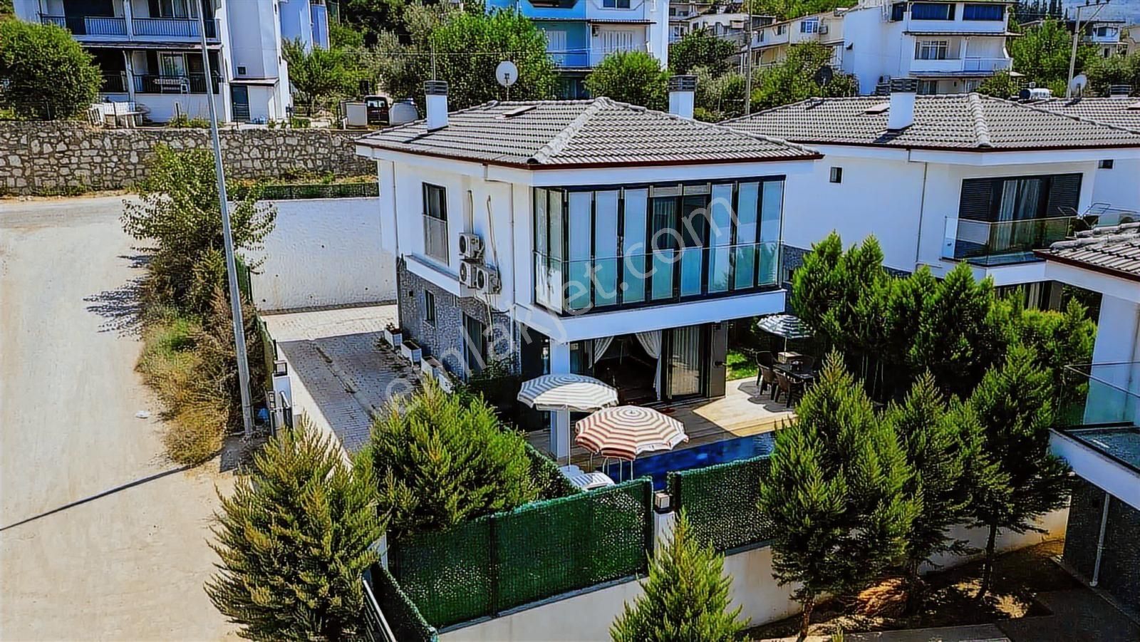 Kuşadası Davutlar'da Full Eşyalı Satılık 3+1 Müstakil Villa - Görsel 26