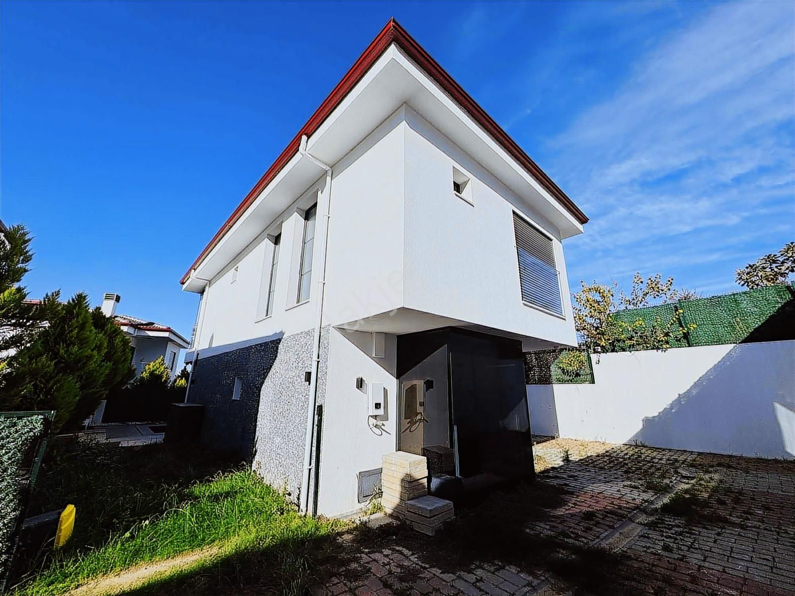 Kuşadası Davutlar'da Full Eşyalı Satılık 3+1 Müstakil Villa - Görsel 22