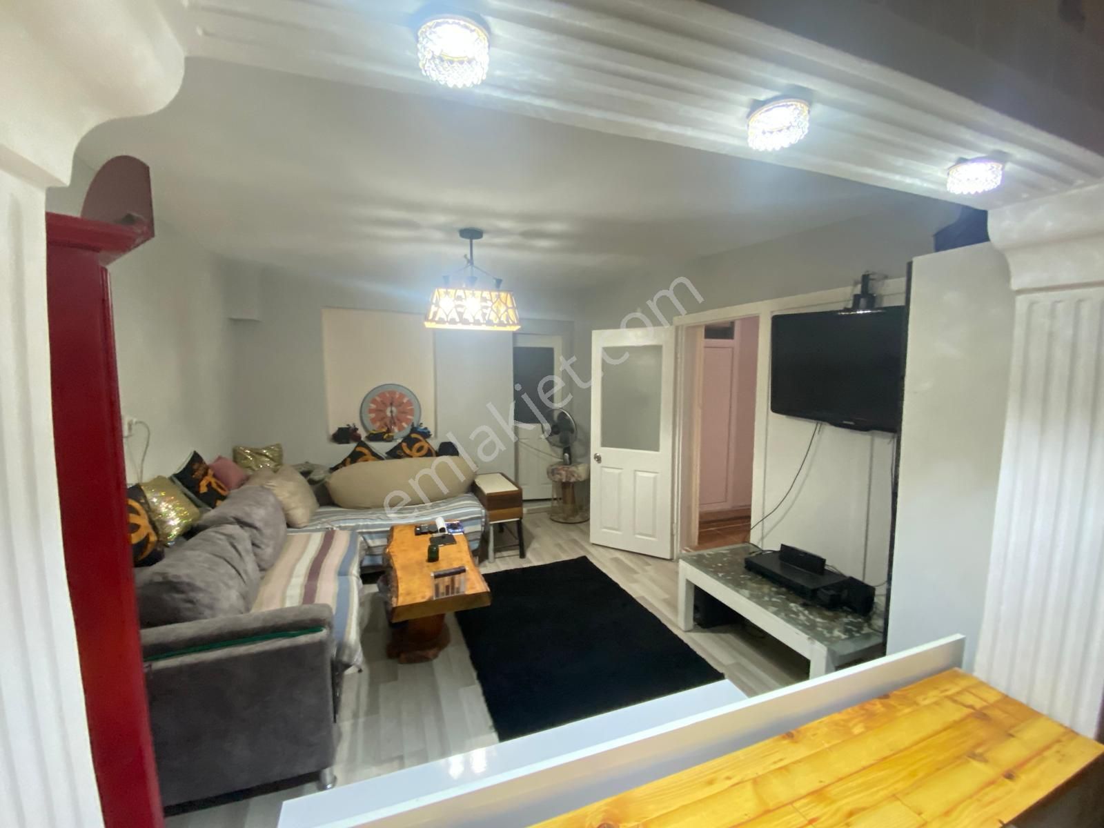 Gülyaka Sağlık Ocağı Yakını 2+1 2 Katlı Müstakil 4 Kat İmarlı