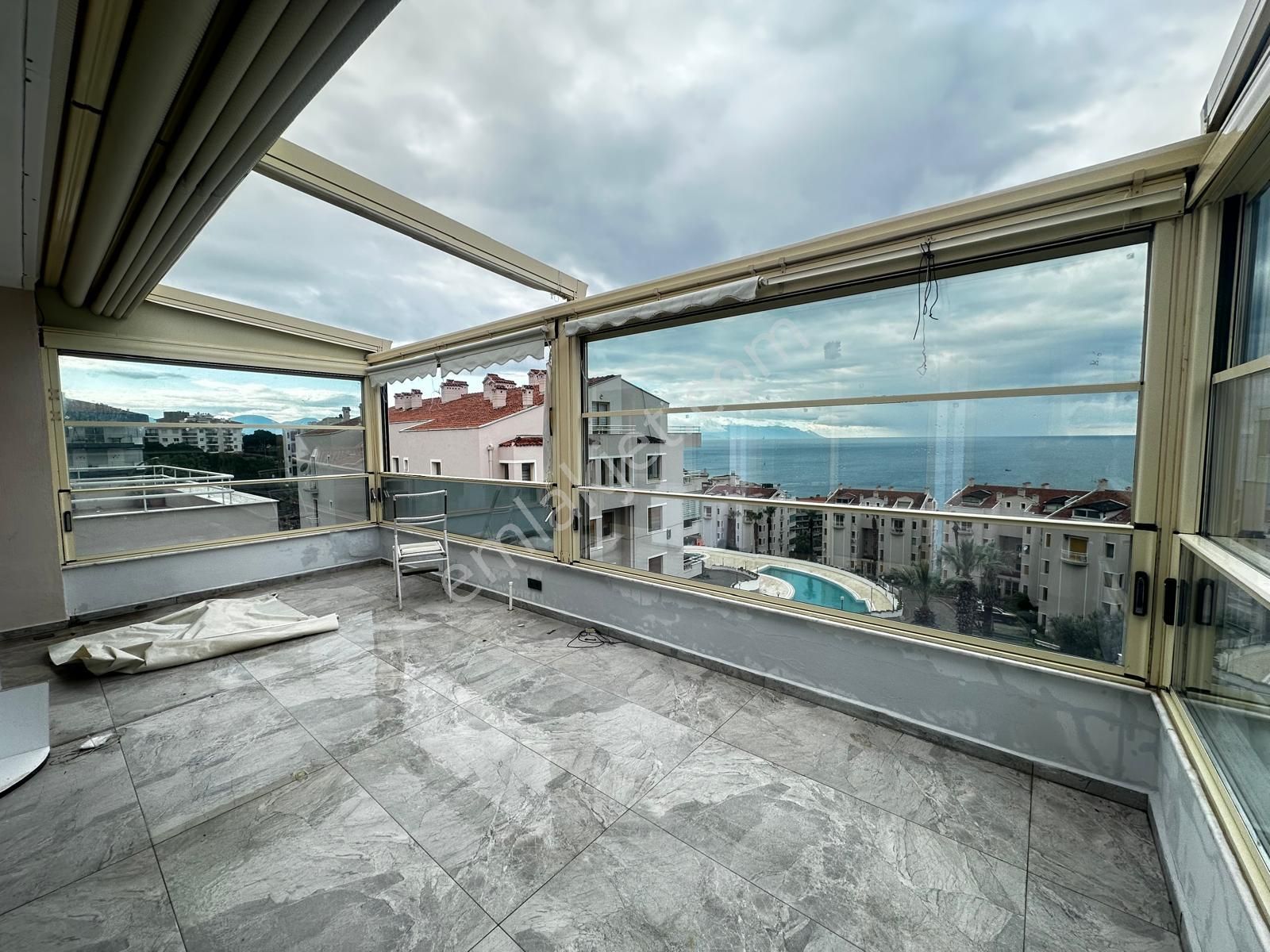 Kuşadası Marinada 24 Saat Güvenlikli Sitede 3+2 Çatı Dubleks - Görsel 2