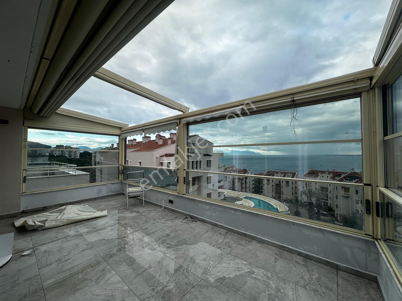 Kuşadası Marinada 24 Saat Güvenlikli Sitede 3+2 Çatı Dubleks - Görsel 7