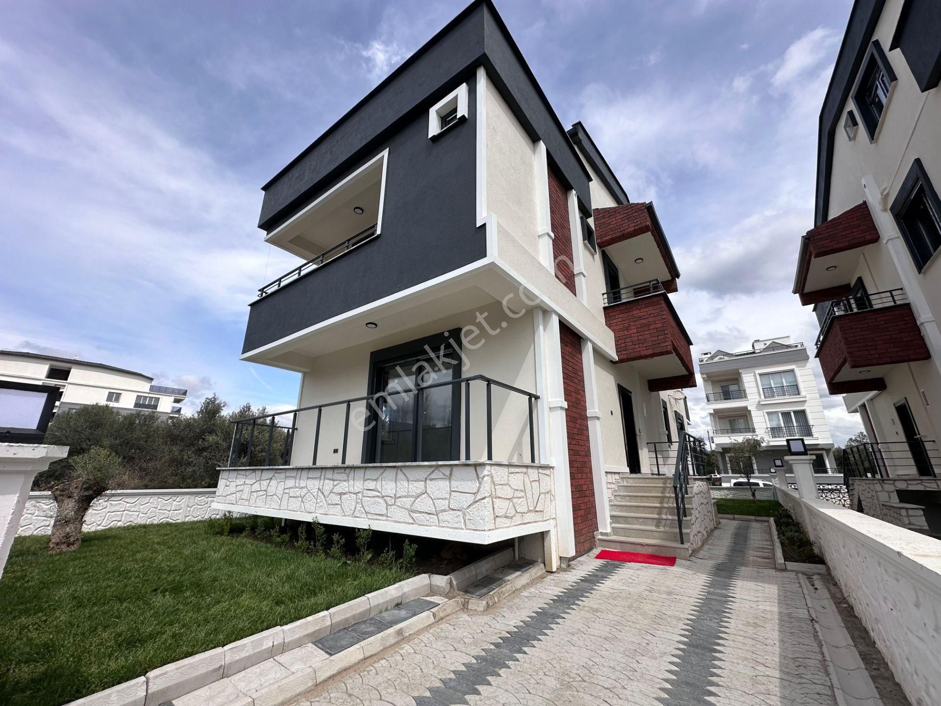Mera Emlaktan Kazdağları Zeytinli Köyünde 3+1 210 M2 Sıfır Villa