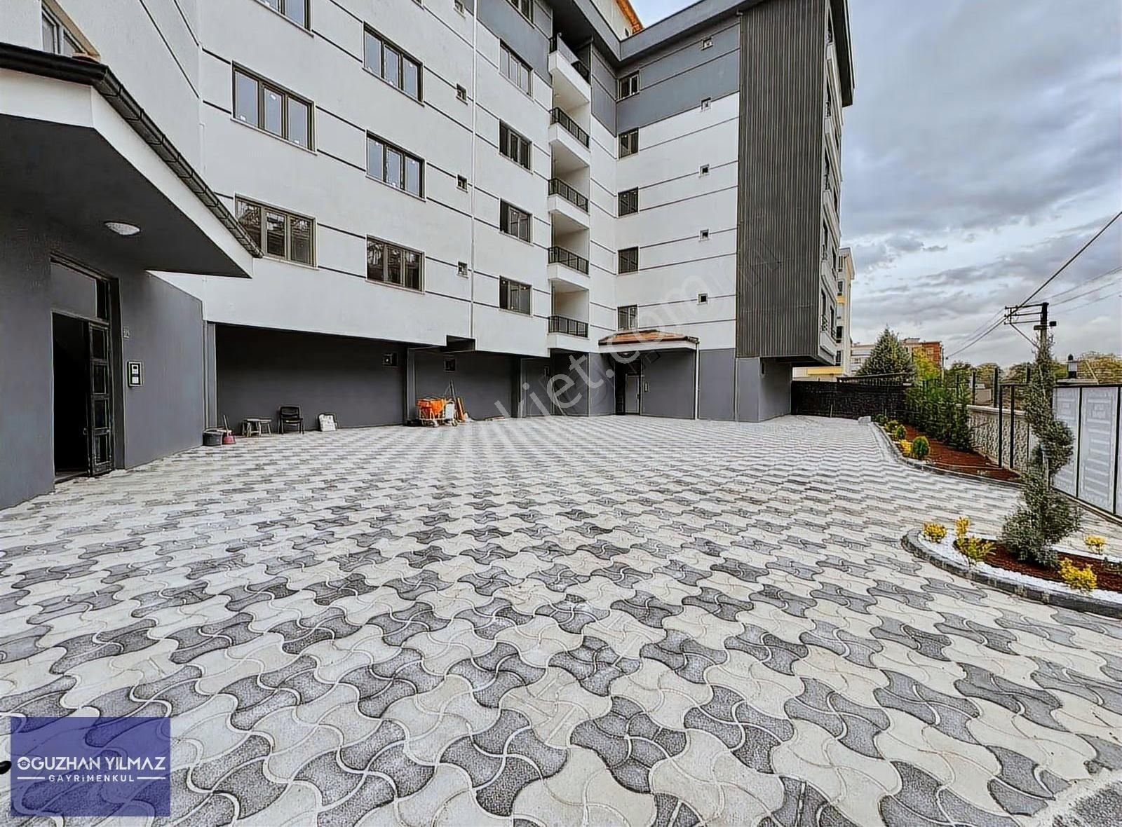 Oğuzhan Yılmaz'dan Emirgazi Mah. Site İçi 3+1 Satılık Daire