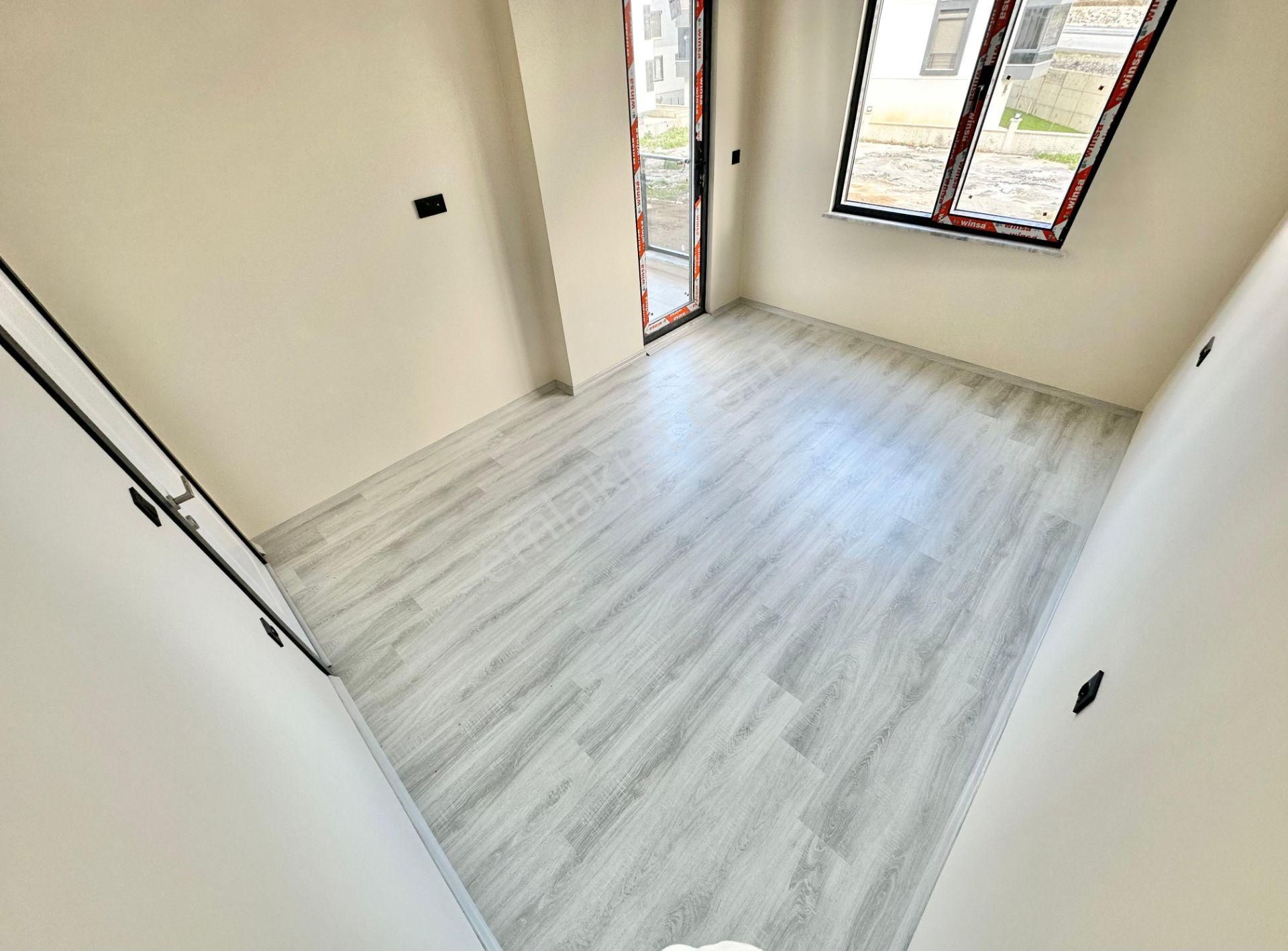 ꧁ay Emlaktan꧂akçay'da Ön Cephe Yerden Isıtmalı Çift Asansörlü Muhteşem Konumlu Satılık 1+1 Daire - Görsel 6