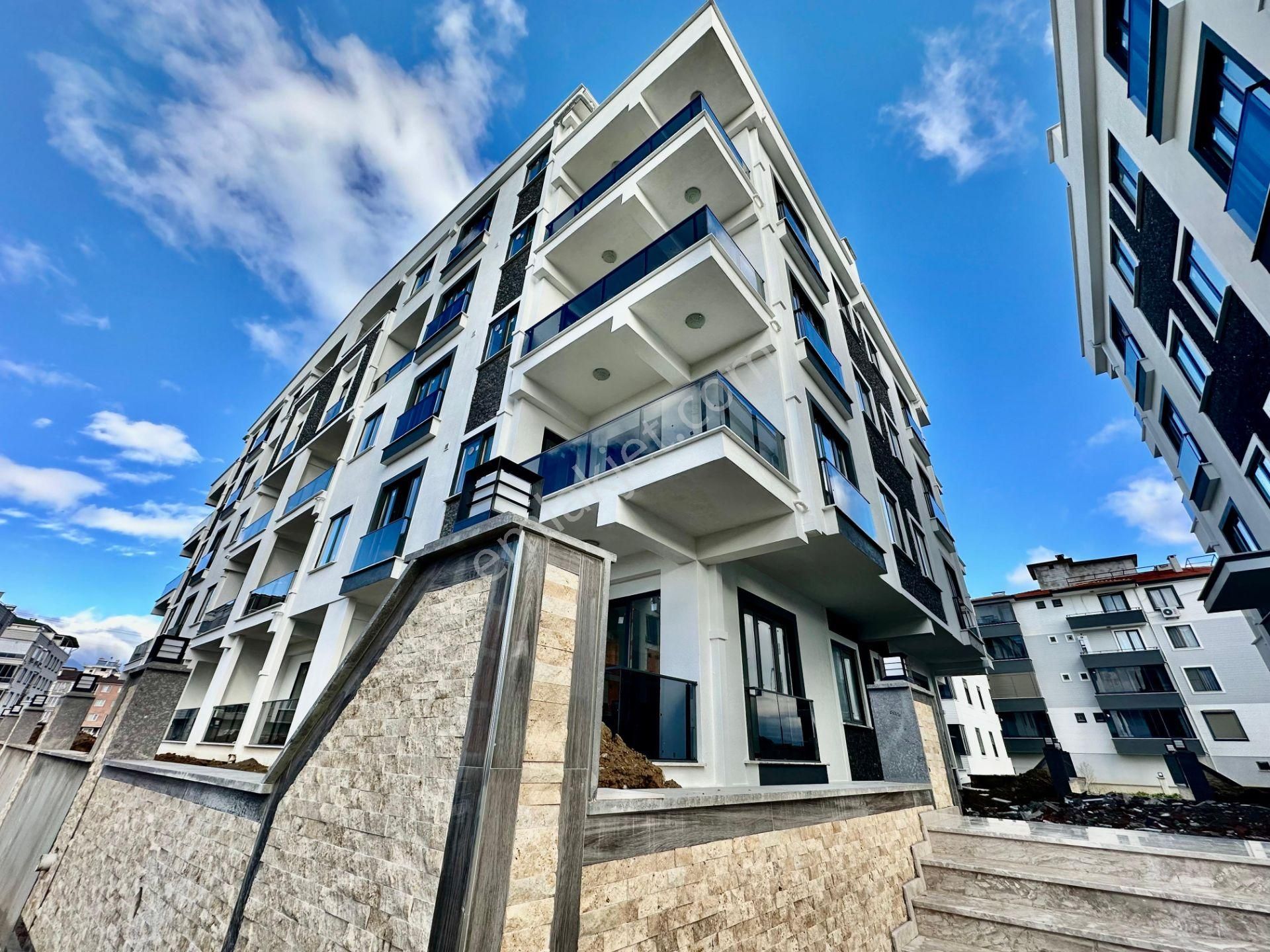 ꧁ay Emlaktan꧂akçay'da Ön Cephe Yerden Isıtmalı Çift Asansörlü Muhteşem Konumlu Satılık 1+1 Daire