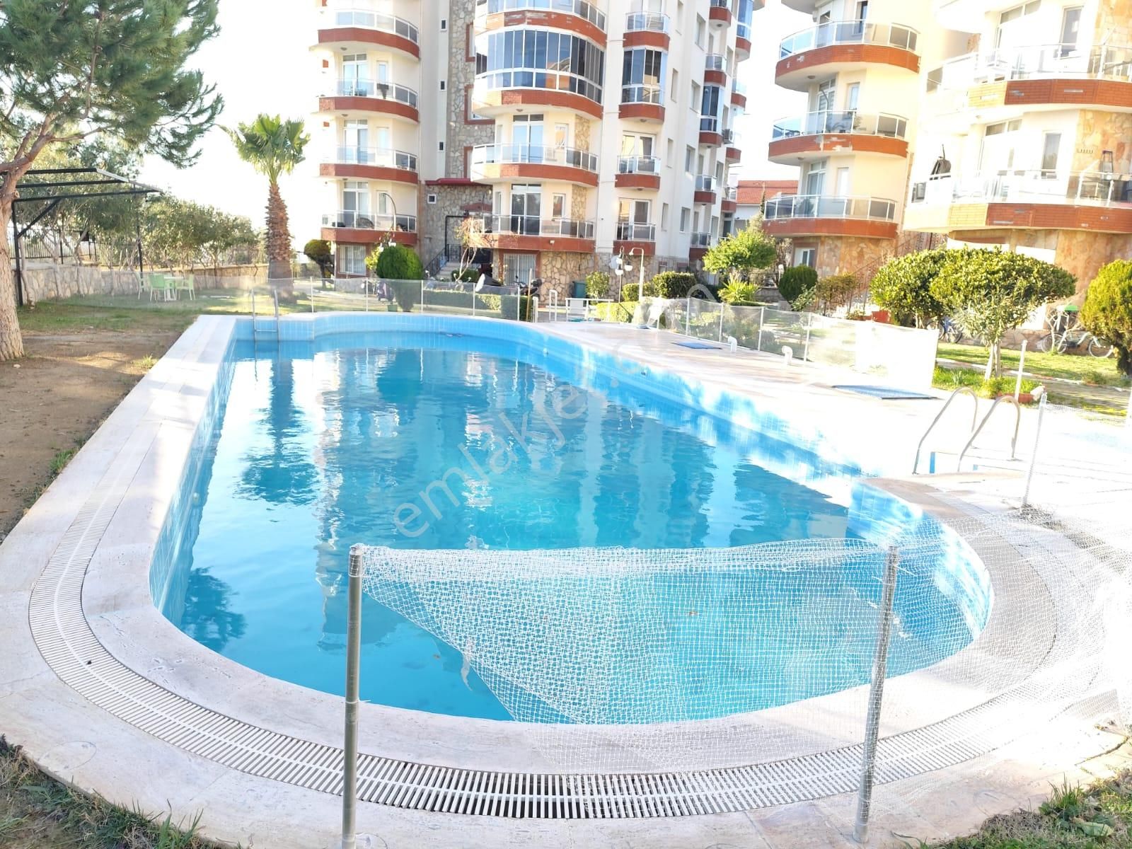 Kuşadası Ege Mah.havuzlu Sitede Eşyalı 3+1