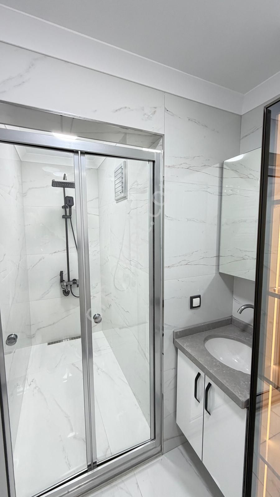 Atanora Vadi'den Dikmen Cadde Paraleli 2 Banyolu Lüks Yapılı Katta Boş 3+1 - Görsel 10