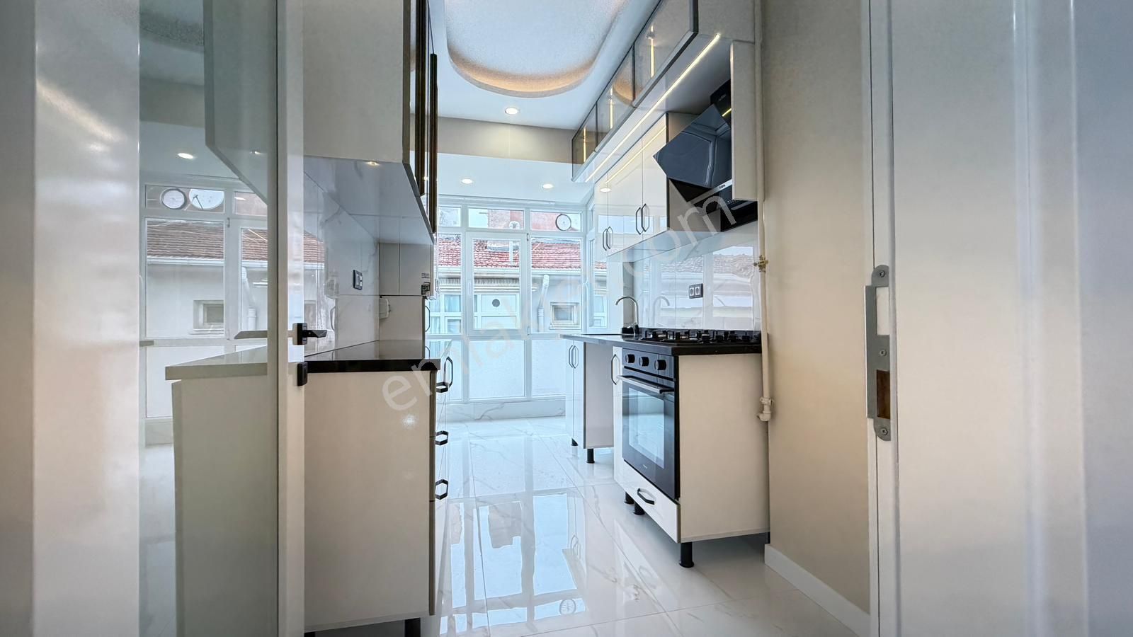 Atanora Vadi'den Dikmen Cadde Paraleli 2 Banyolu Lüks Yapılı Katta Boş 3+1 - Görsel 14