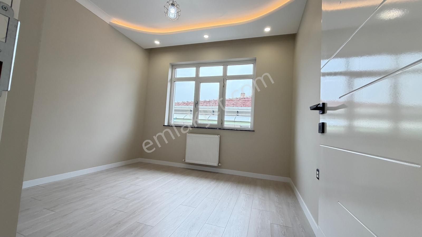 Atanora Vadi'den Dikmen Cadde Paraleli 2 Banyolu Lüks Yapılı Katta Boş 3+1 - Görsel 12